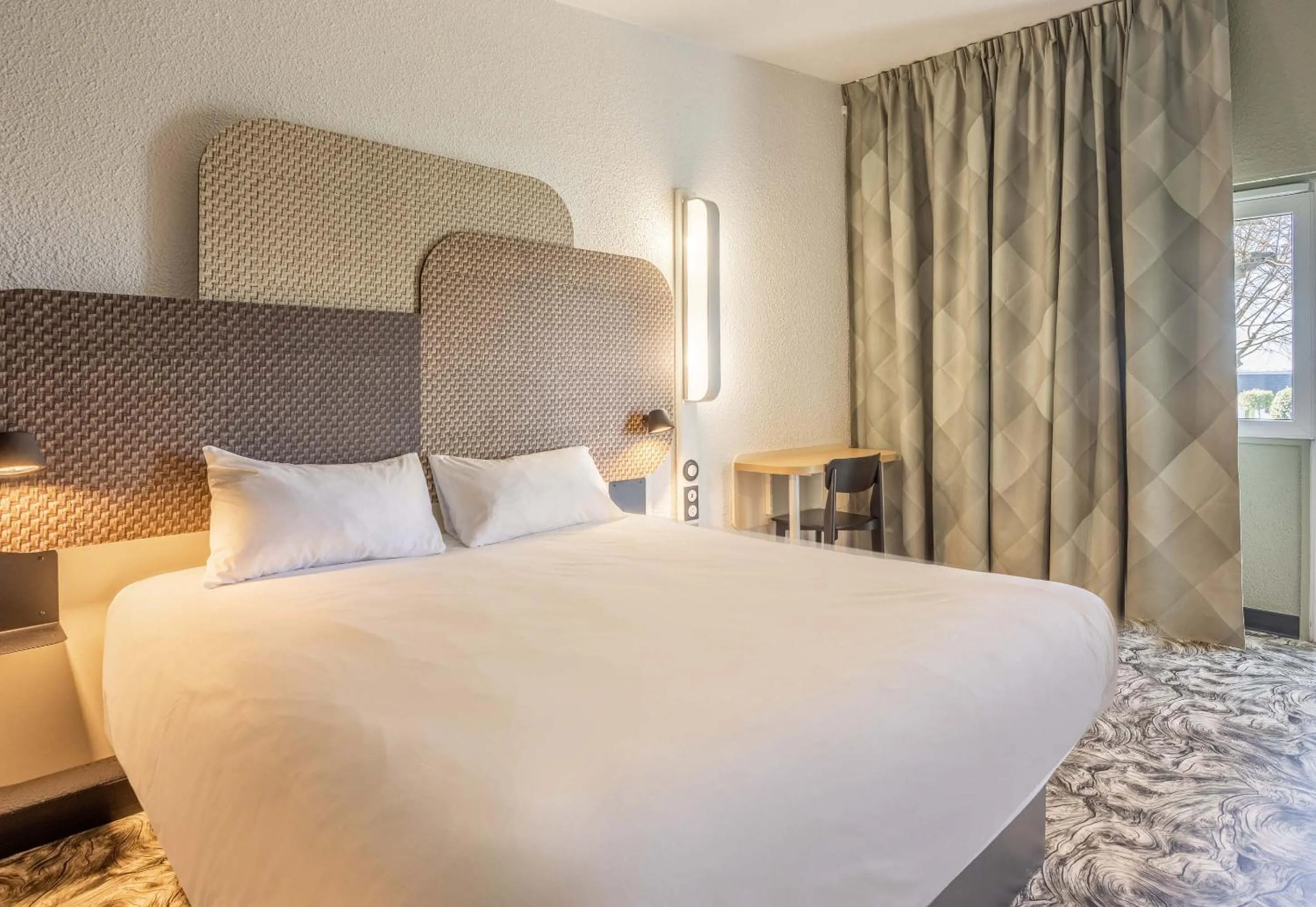 Photo of the whole room, Bed in B&B HOTEL Valenciennes Sud