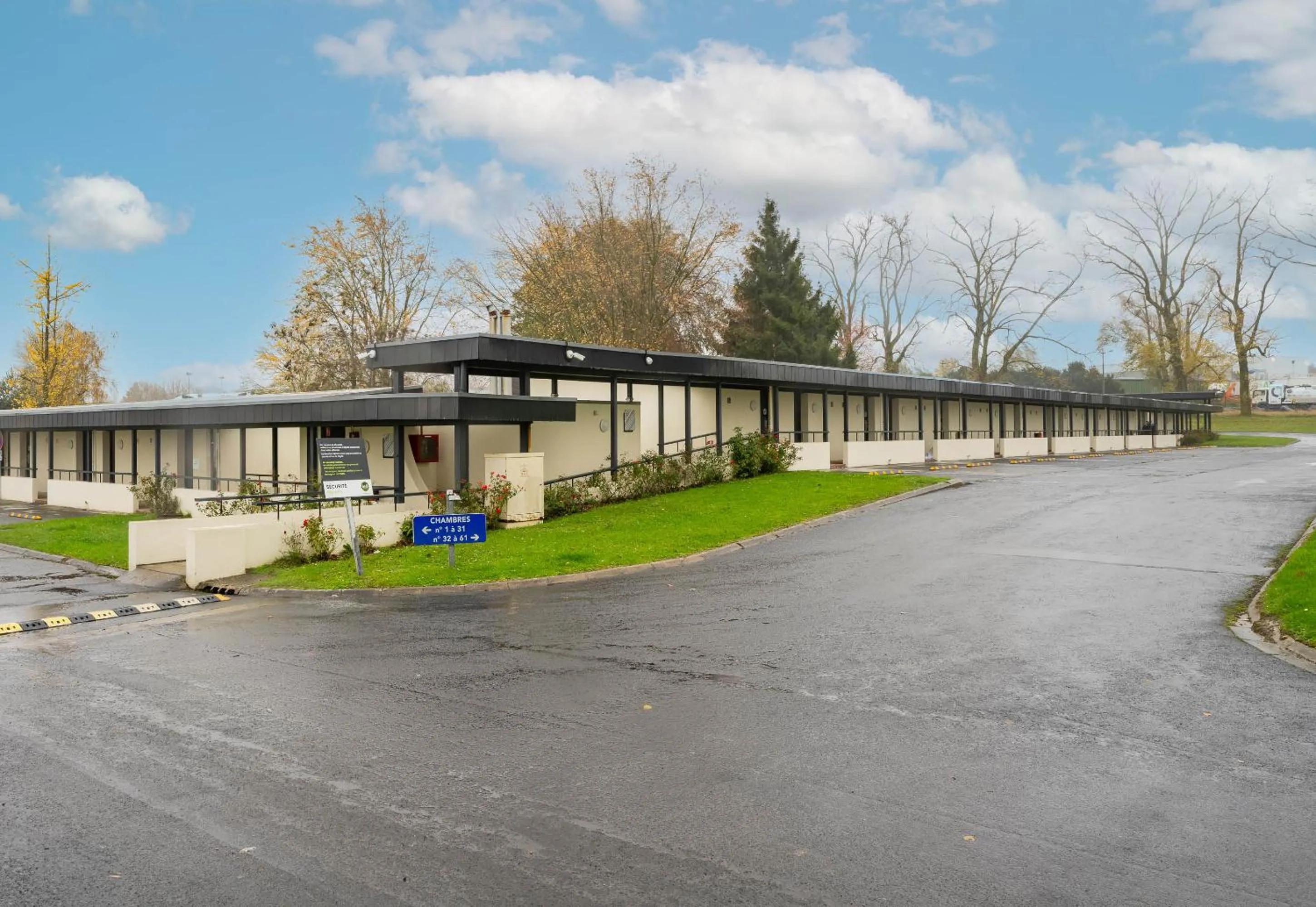 Property building in B&B HOTEL Valenciennes Sud