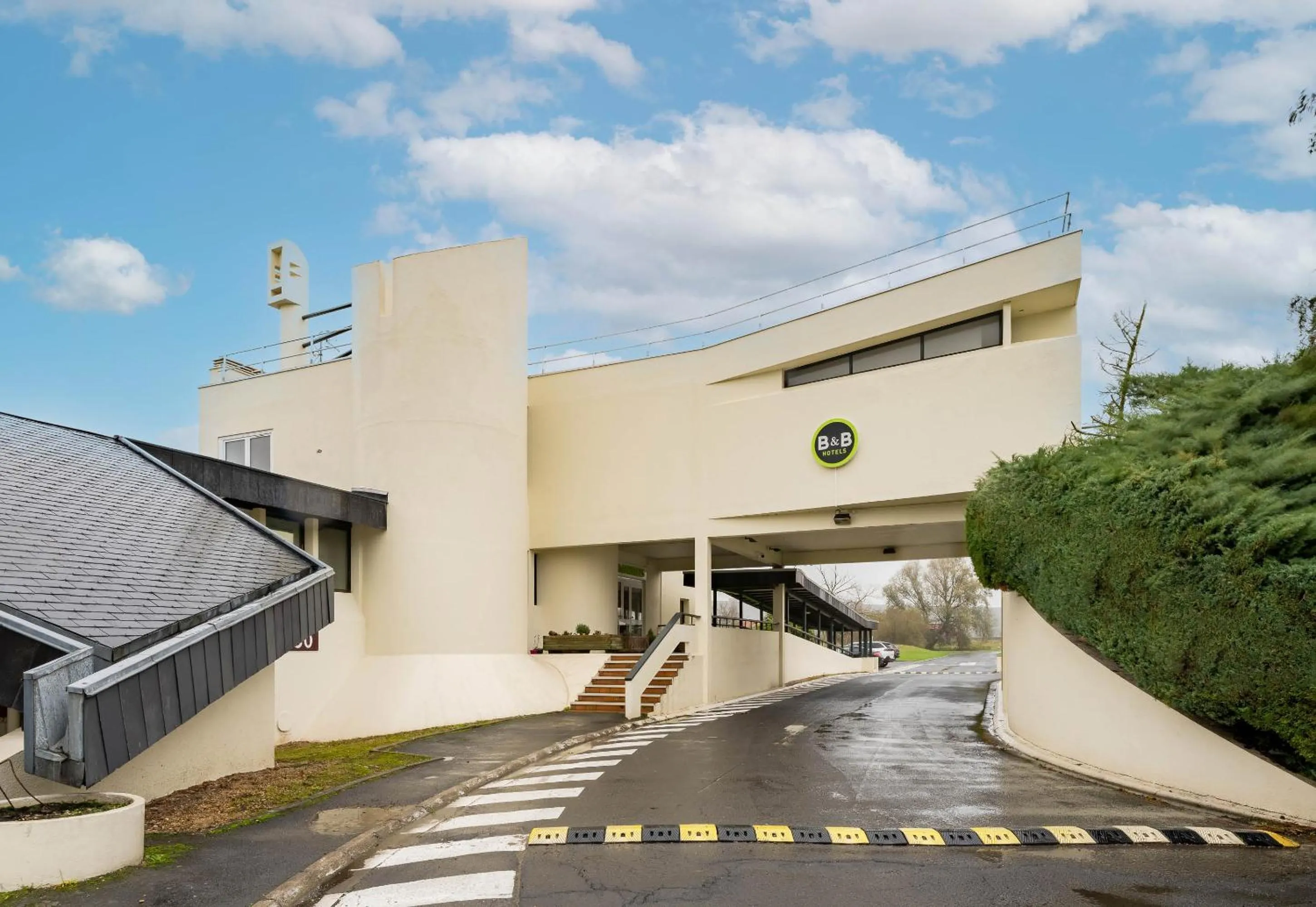 Property building in B&B HOTEL Valenciennes Sud
