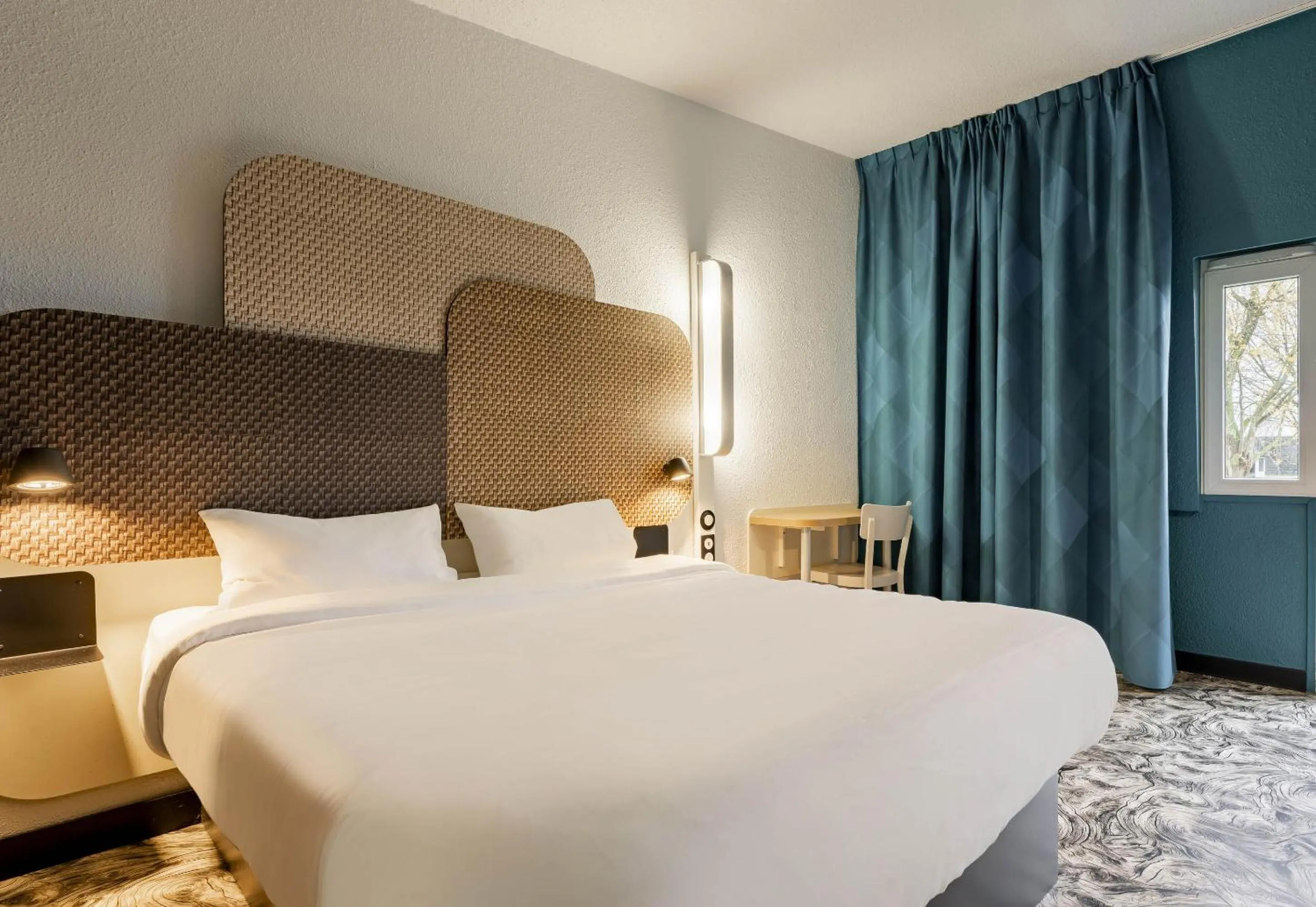 Photo of the whole room, Bed in B&B HOTEL Valenciennes Sud