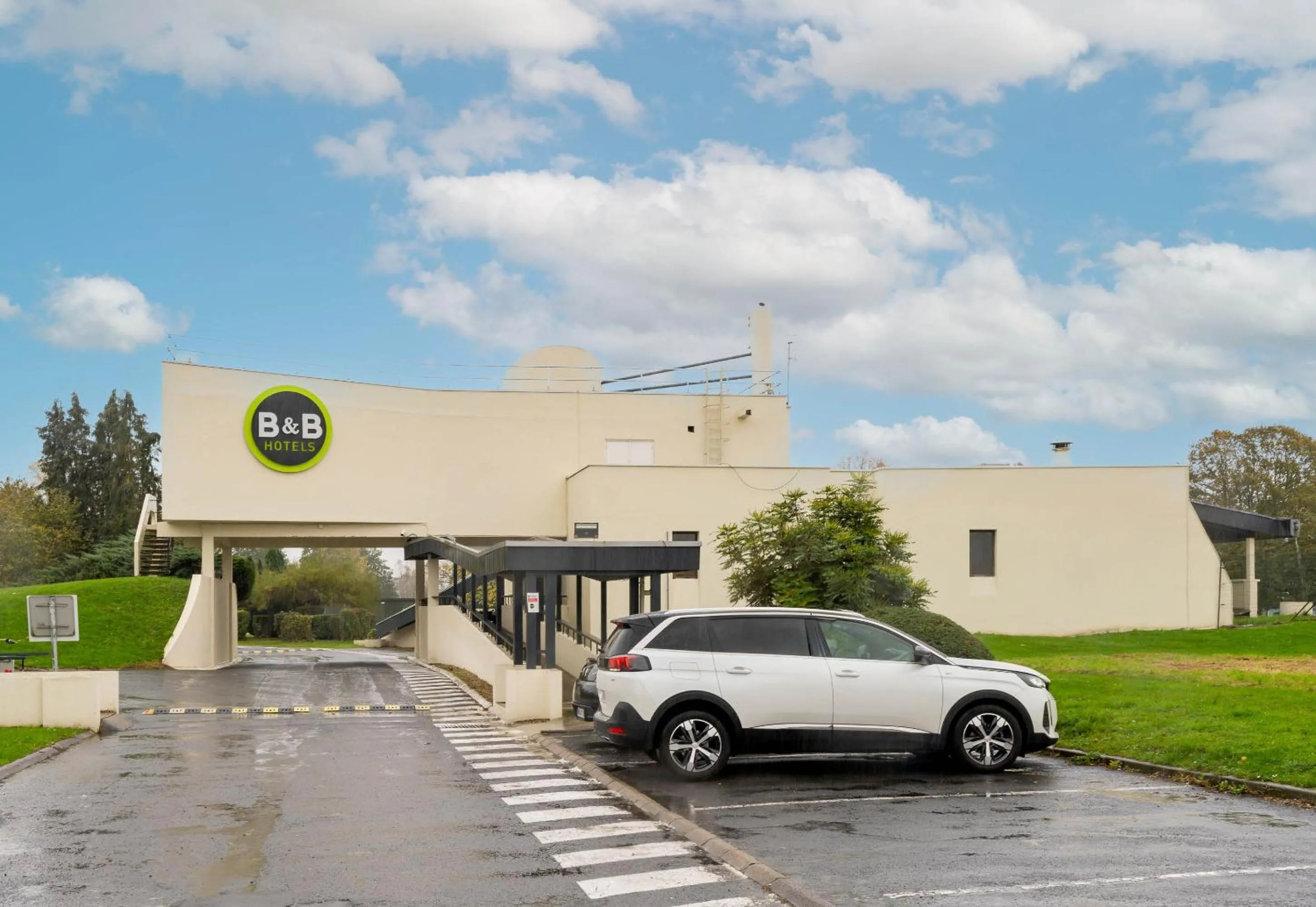 Property building in B&B HOTEL Valenciennes Sud