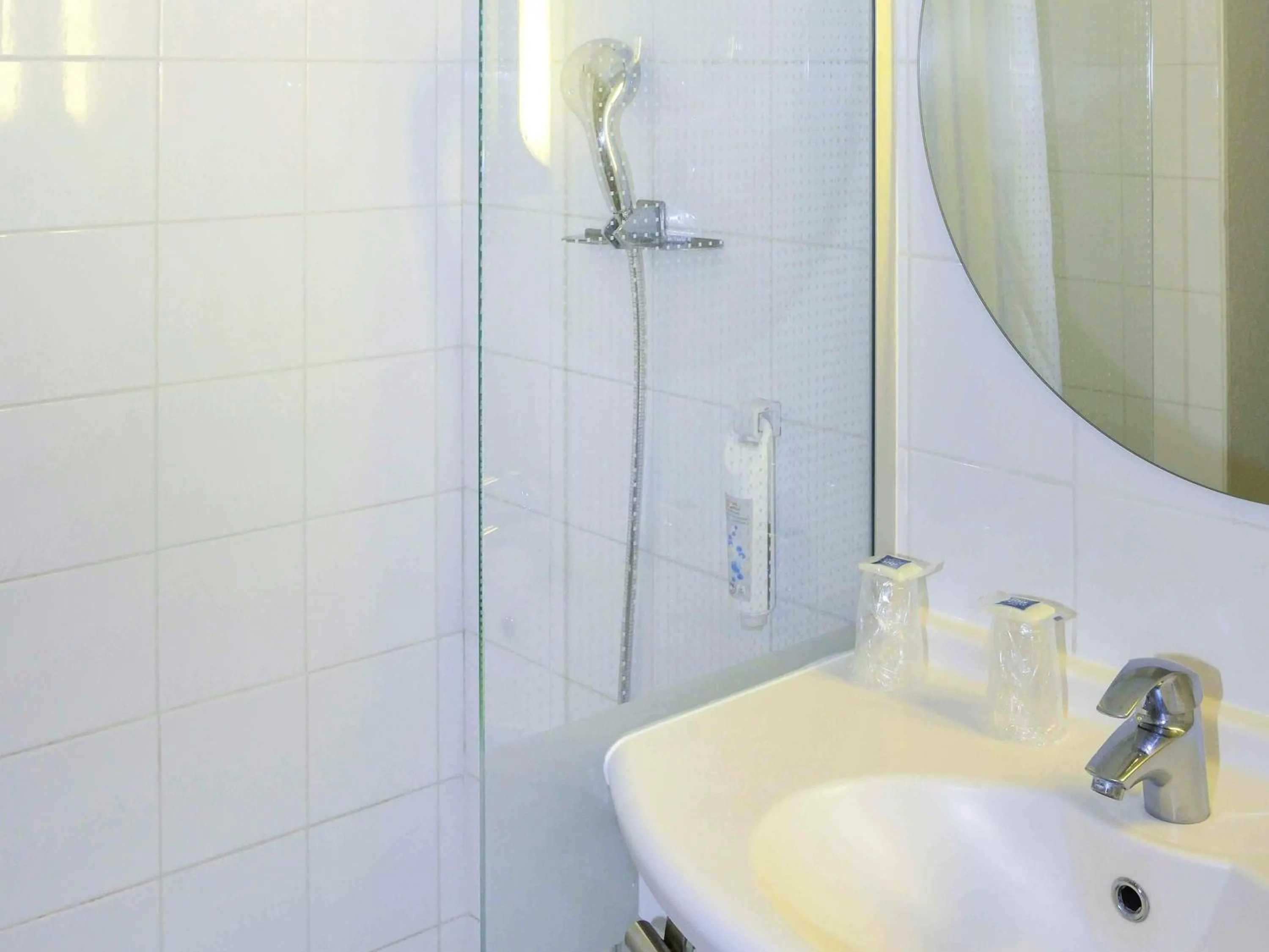 Bedroom in ibis budget Bordeaux Lac