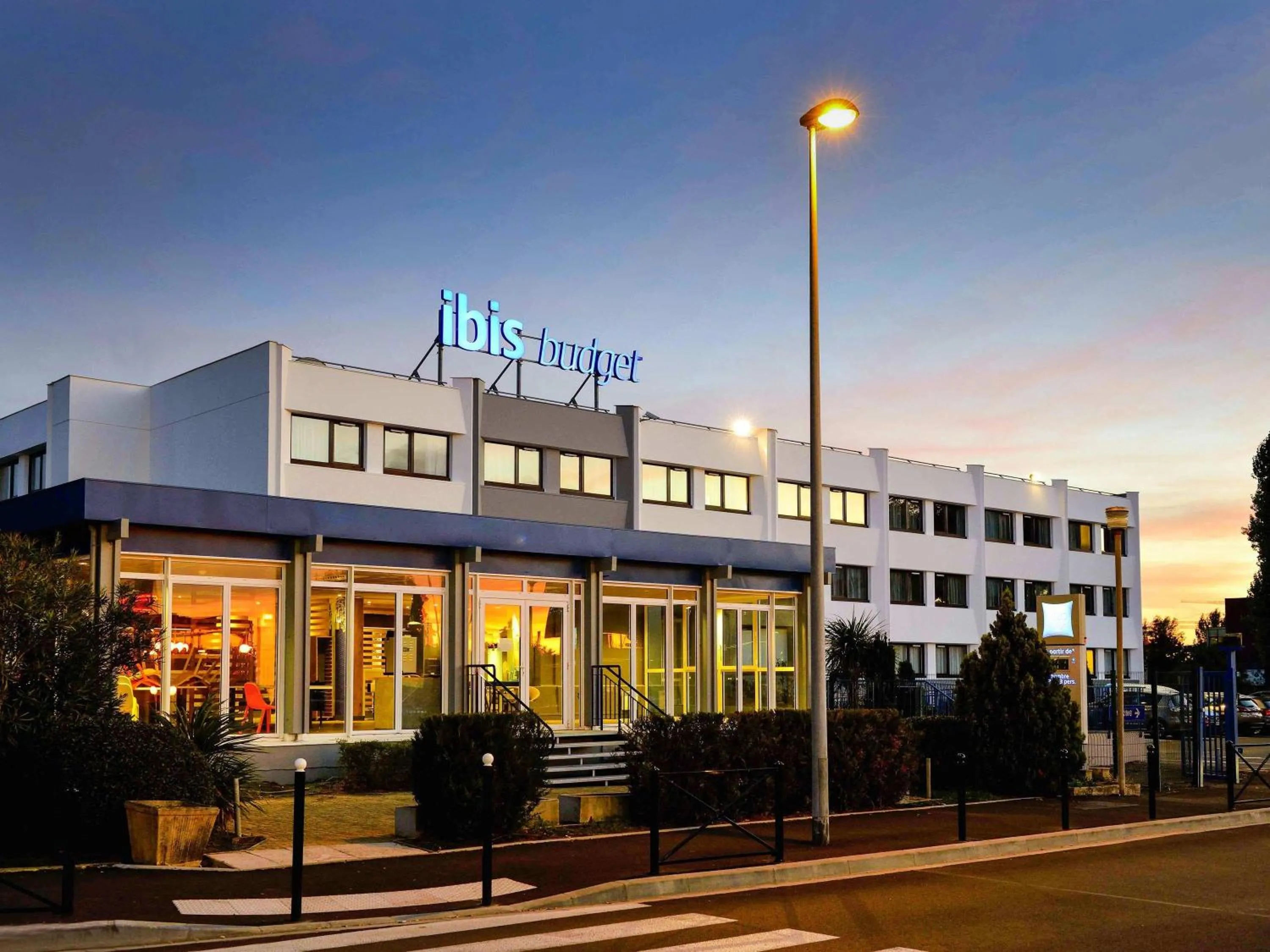 Property building in ibis budget Bordeaux Lac