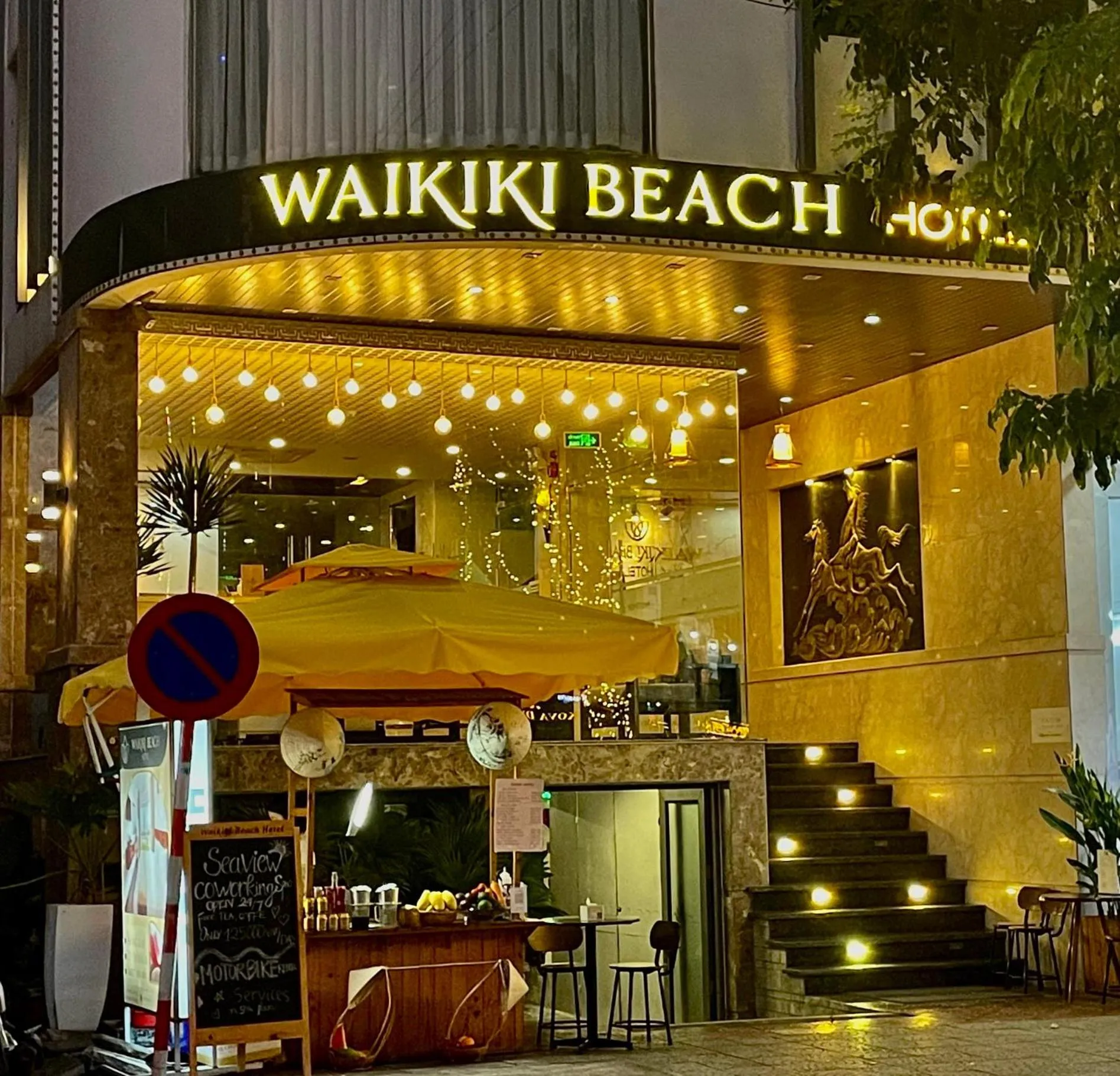 Night in Waikiki Beach Hotel Da Nang