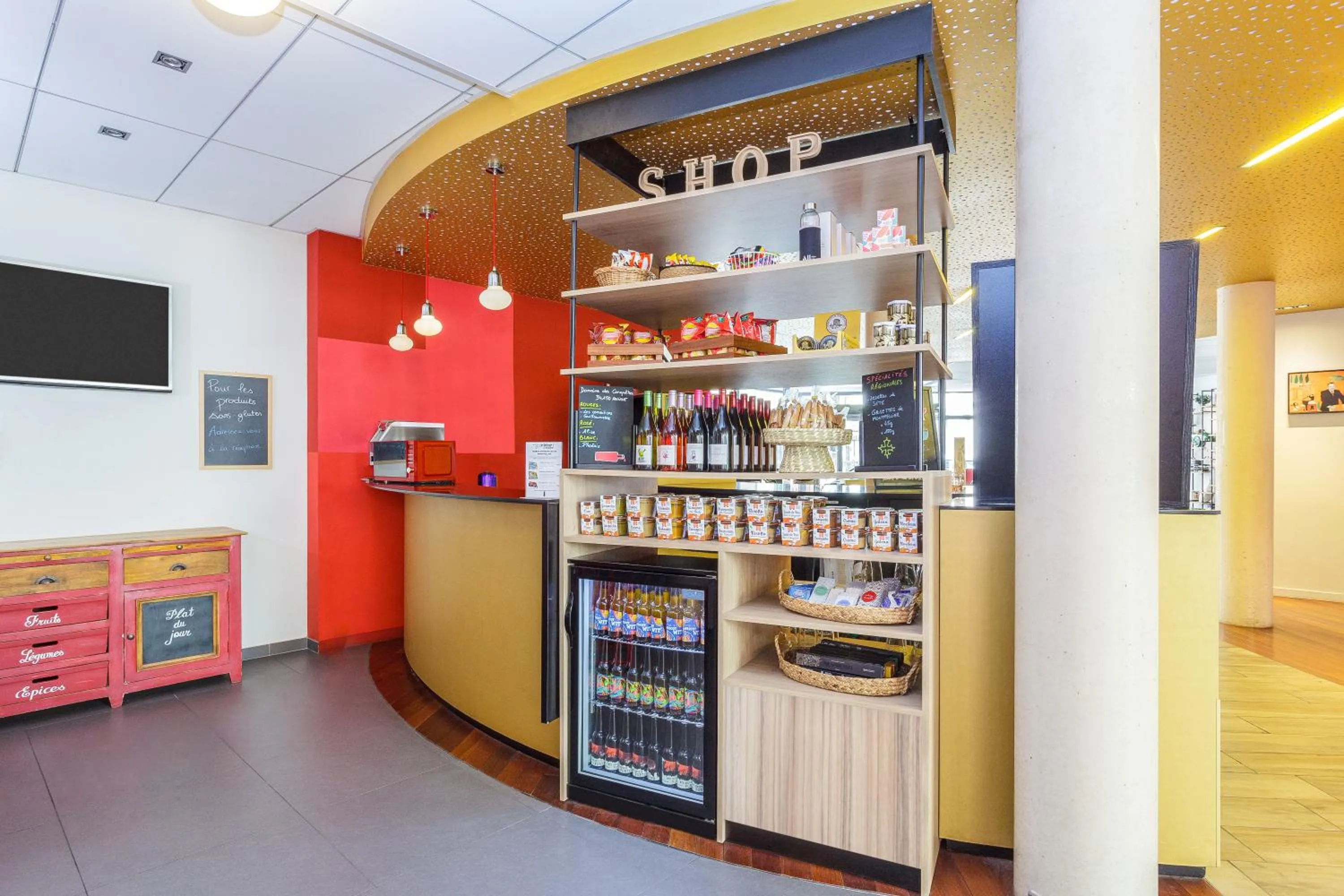 Lounge or bar in ibis Styles Montpellier Centre Comedie