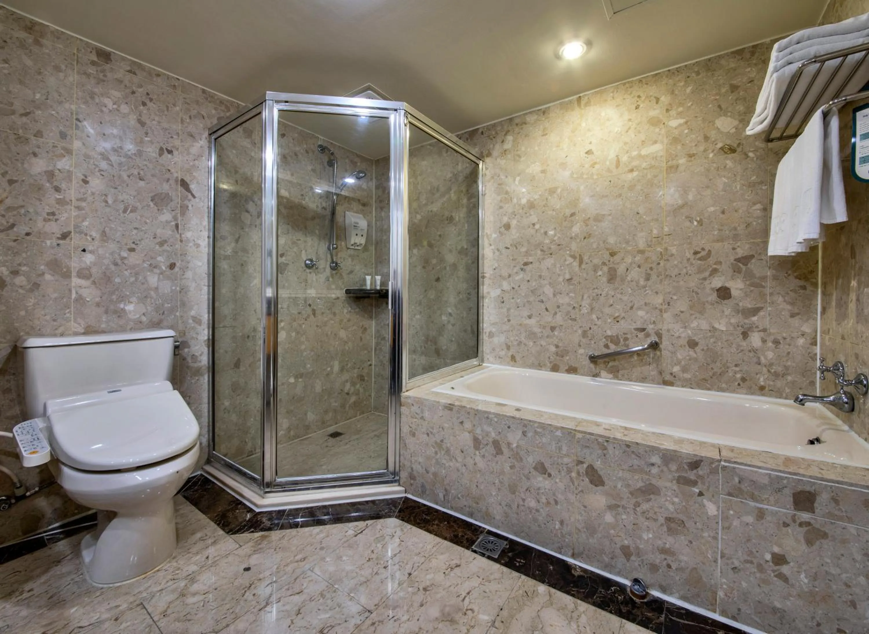 Toilet in The Carlton Hotel Hsinchu