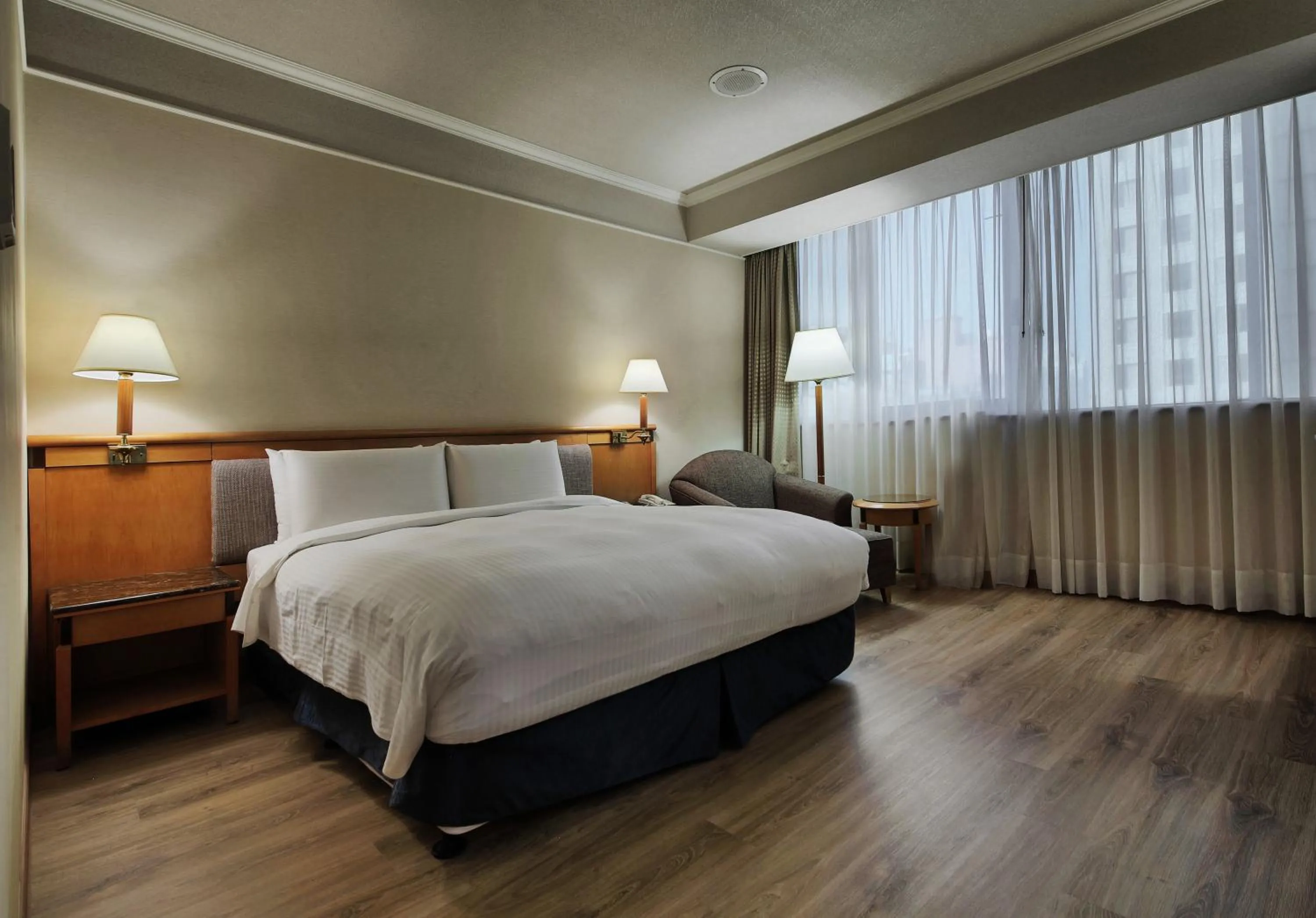 Photo of the whole room, Bed in The Carlton Hotel Hsinchu