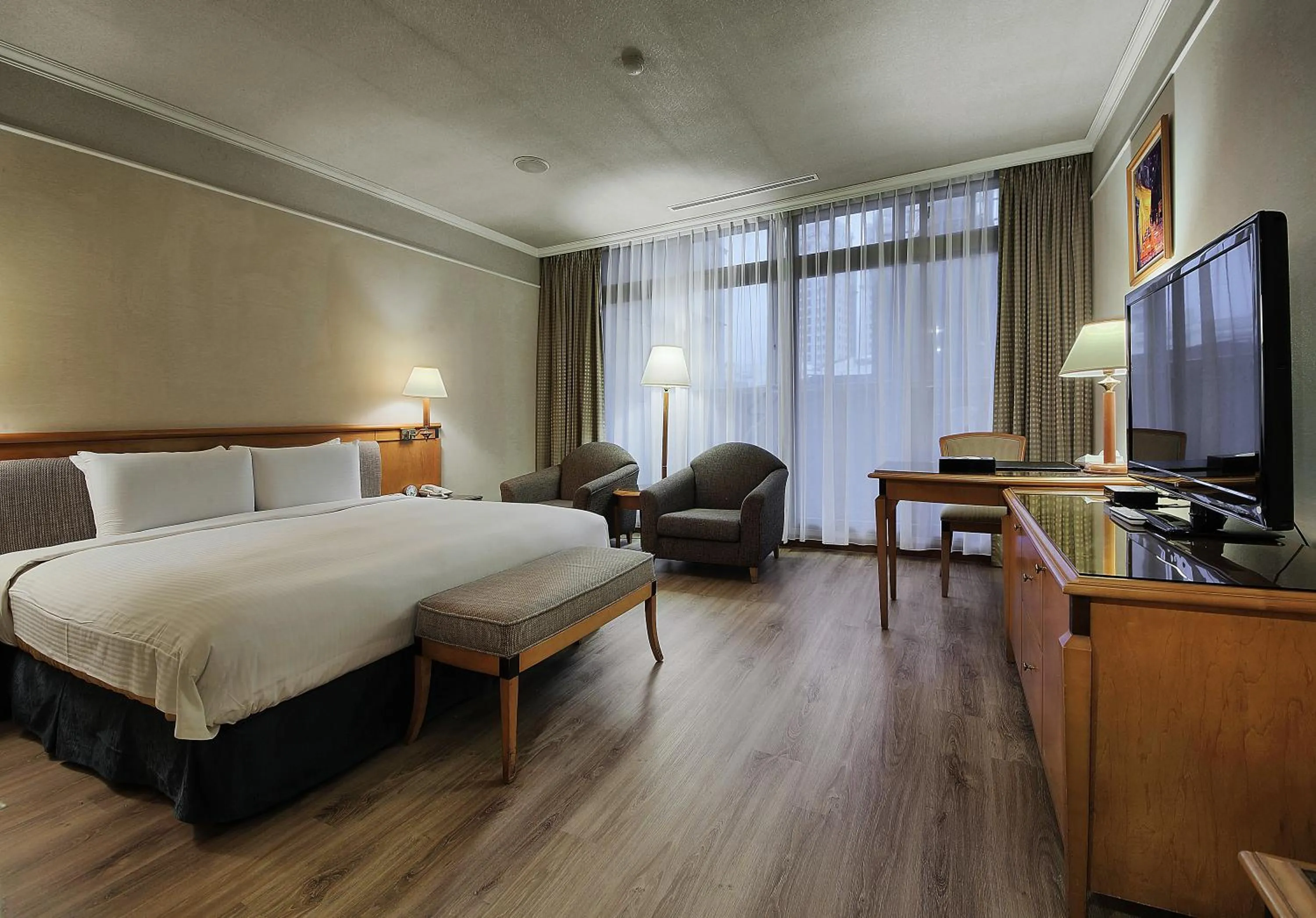 Photo of the whole room, Bed in The Carlton Hotel Hsinchu