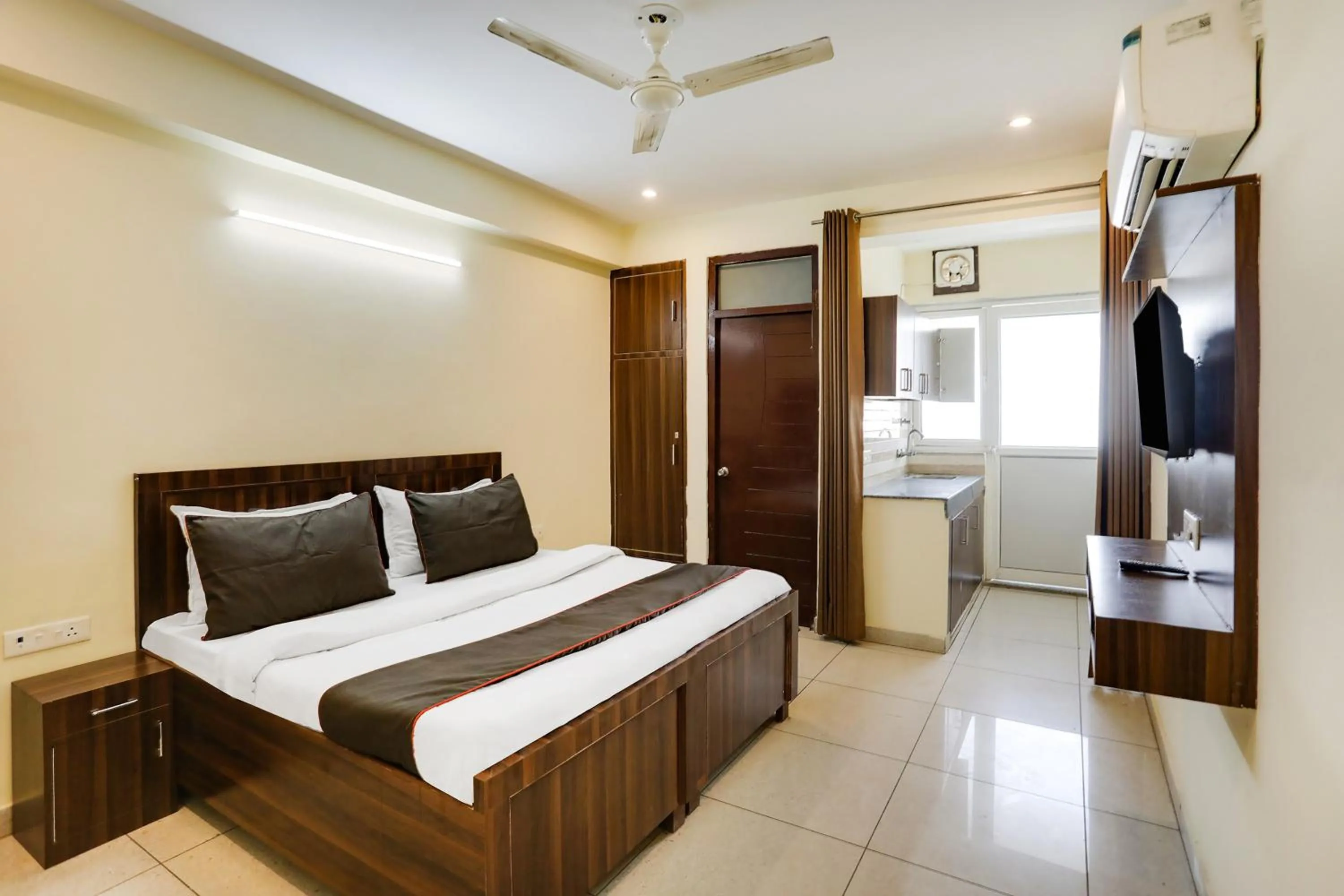 Bedroom, Bed in Hotel Midtown