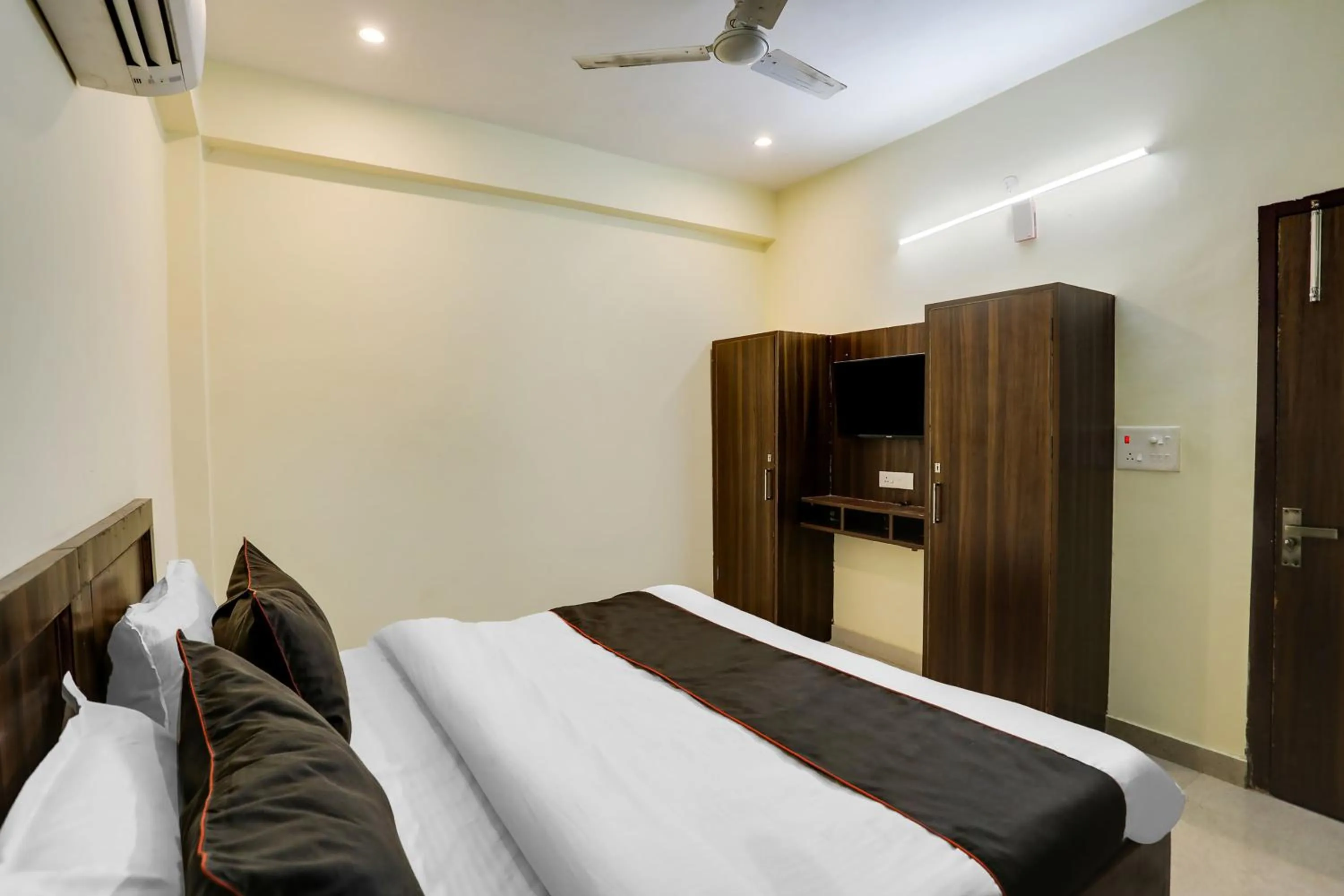 Bedroom, Bed in Hotel Midtown