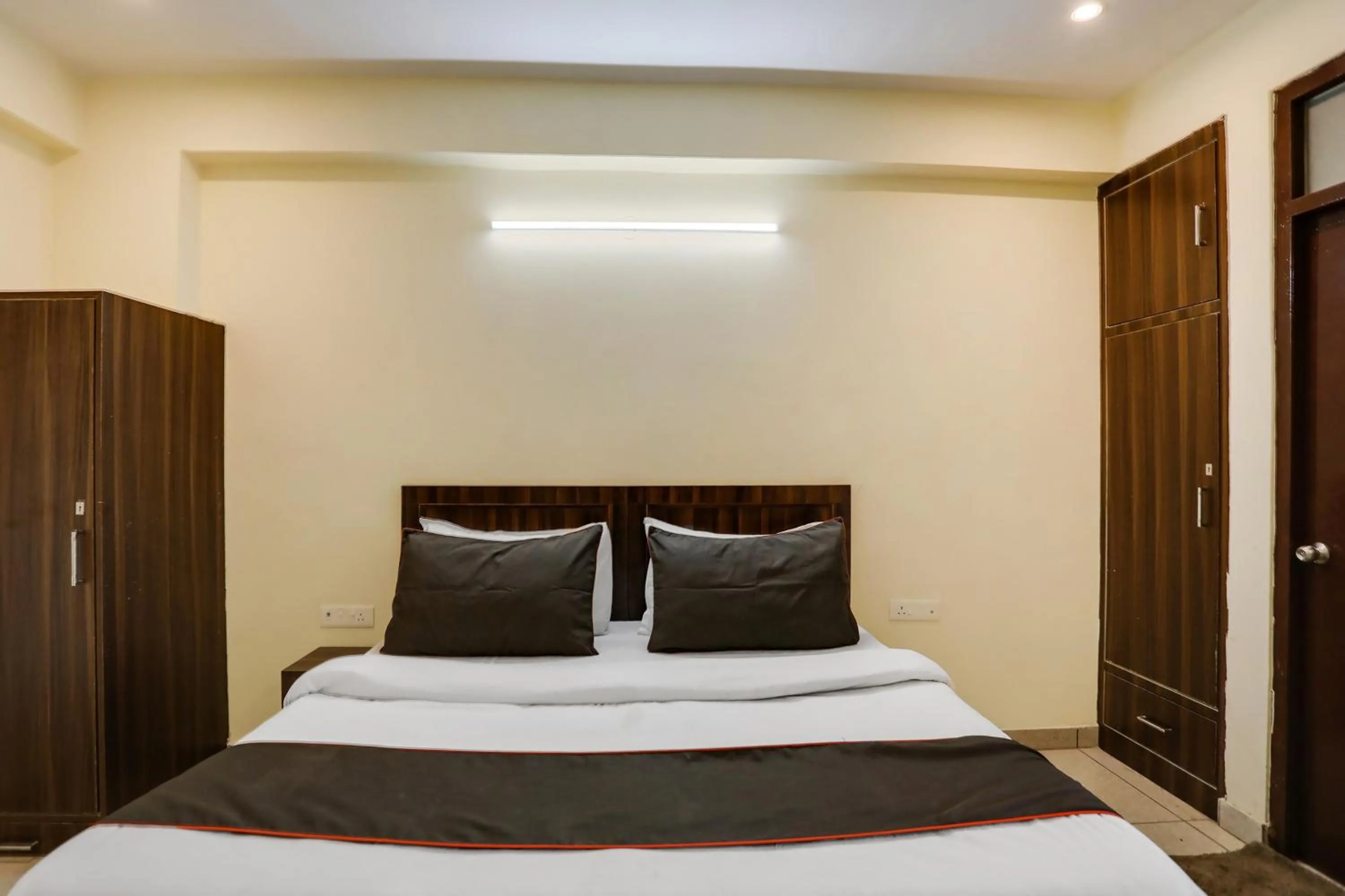 Bedroom, Bed in Hotel Midtown