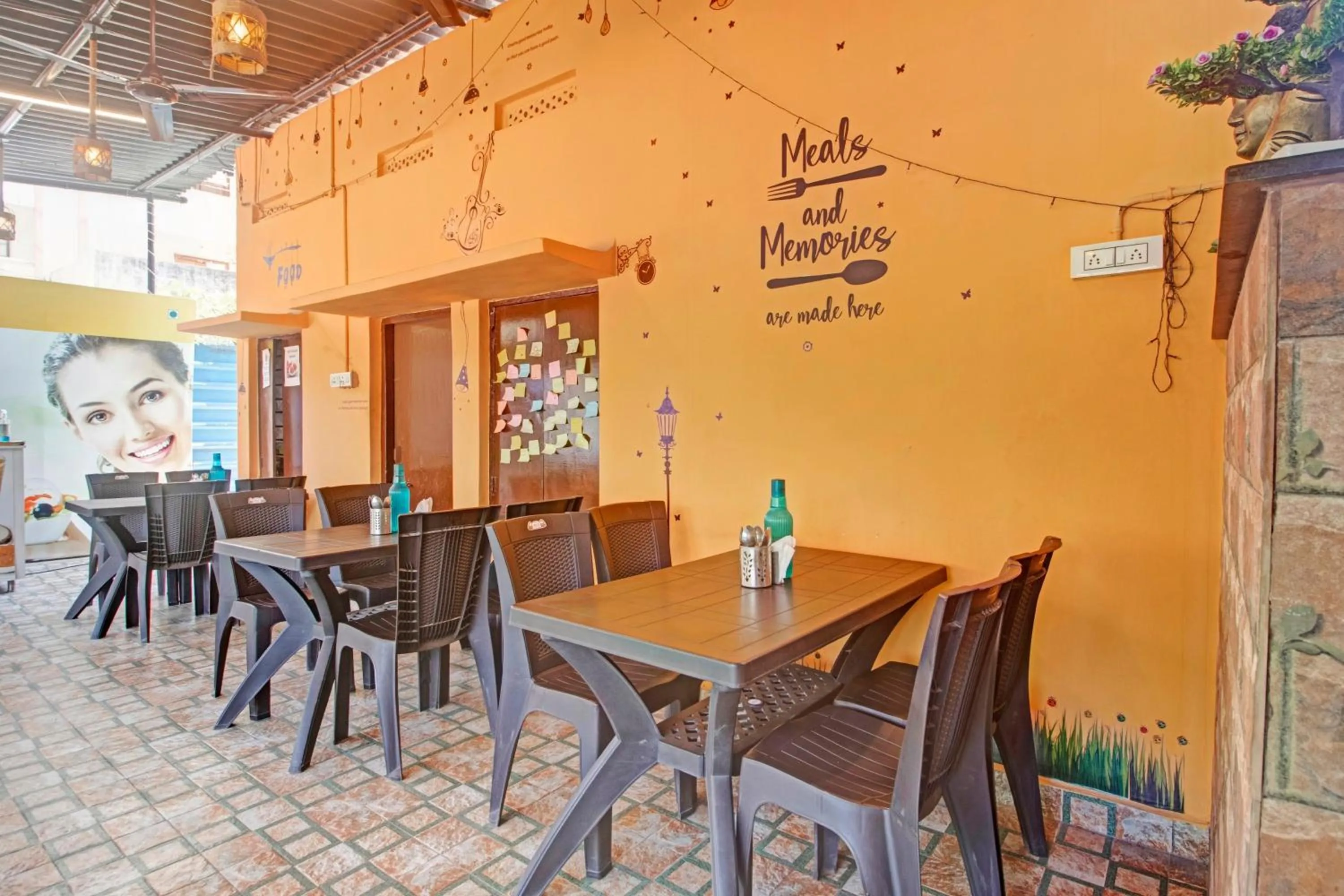 Restaurant/places to eat in Hotel O Sunrise