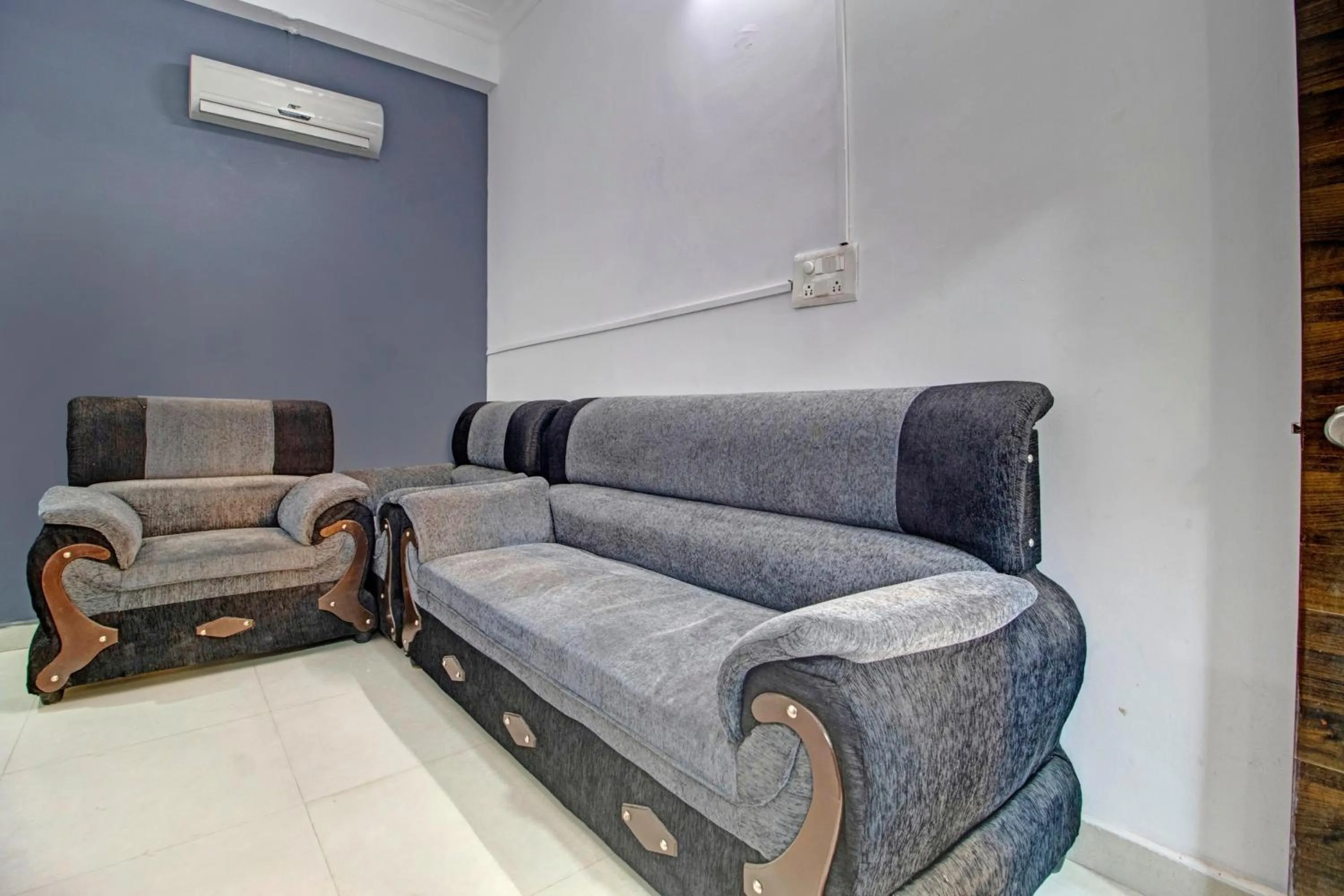 Lobby or reception in Hotel O Sunrise