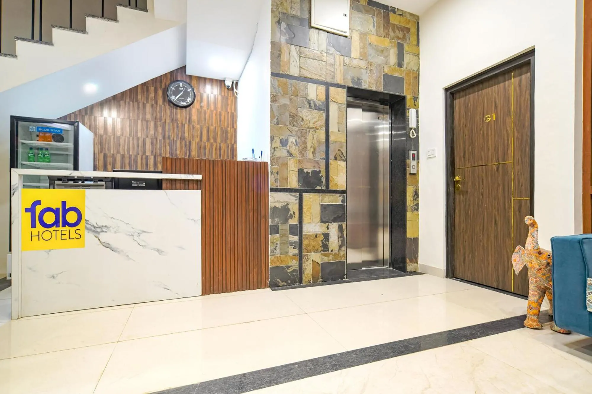 Lobby or reception in FabHotel Suraj Kunj