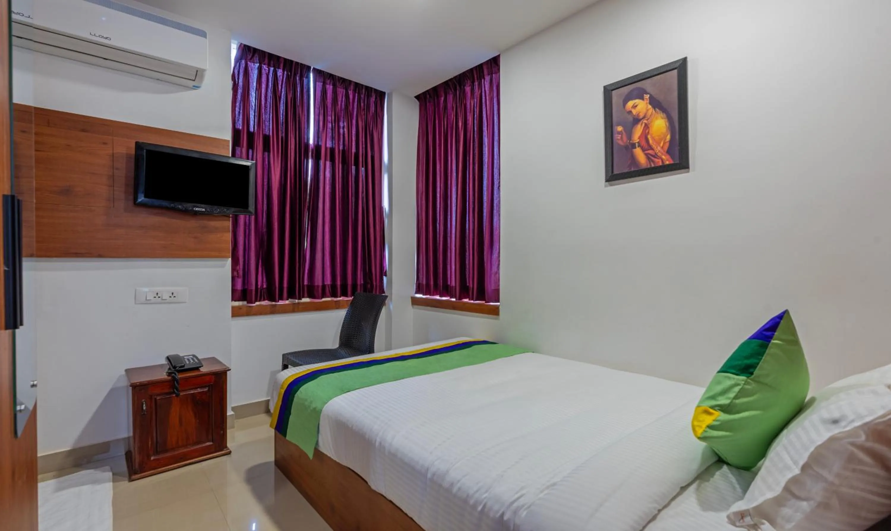 Bed in Treebo JP Residency