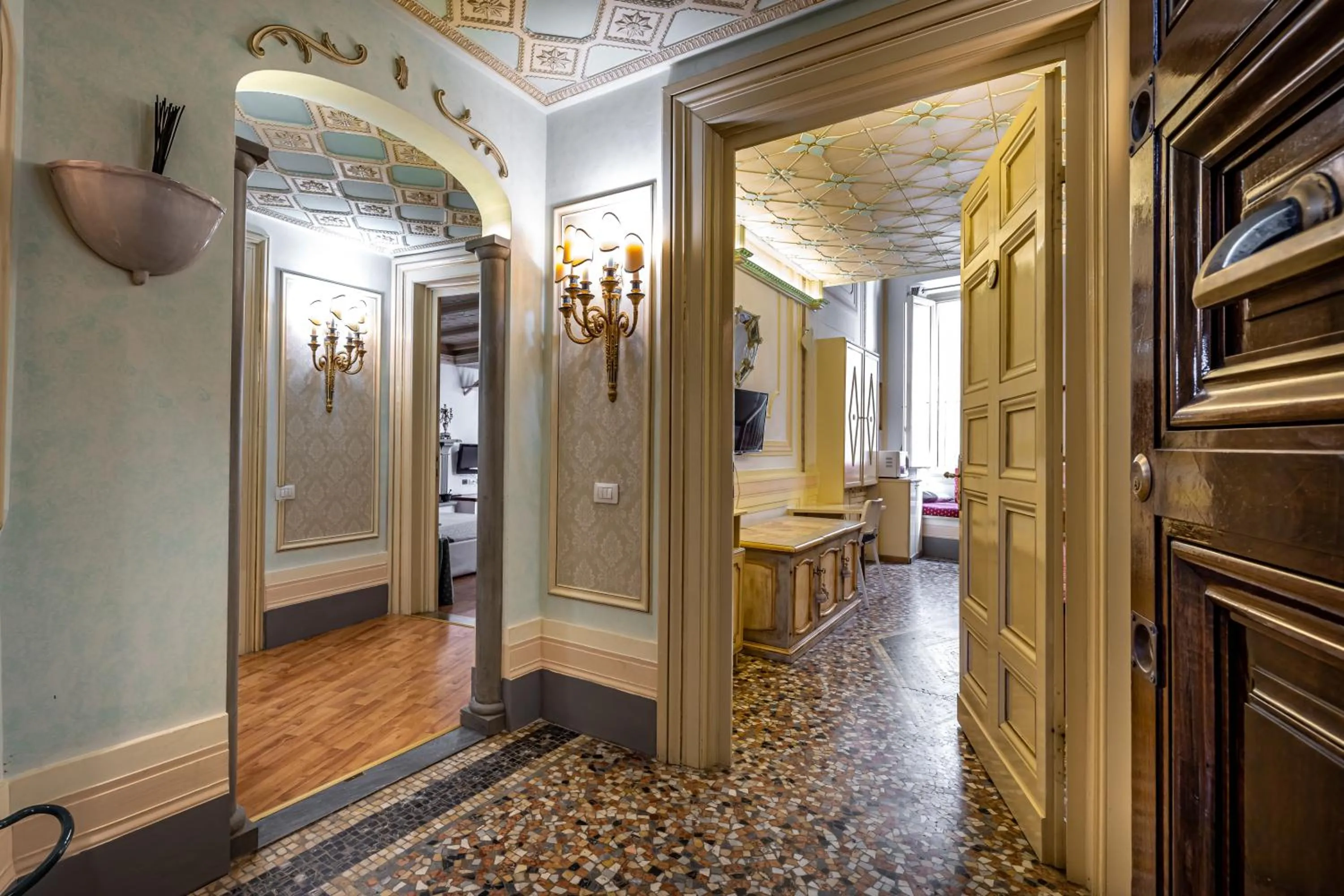 Facade/entrance in Dei Medici Palace