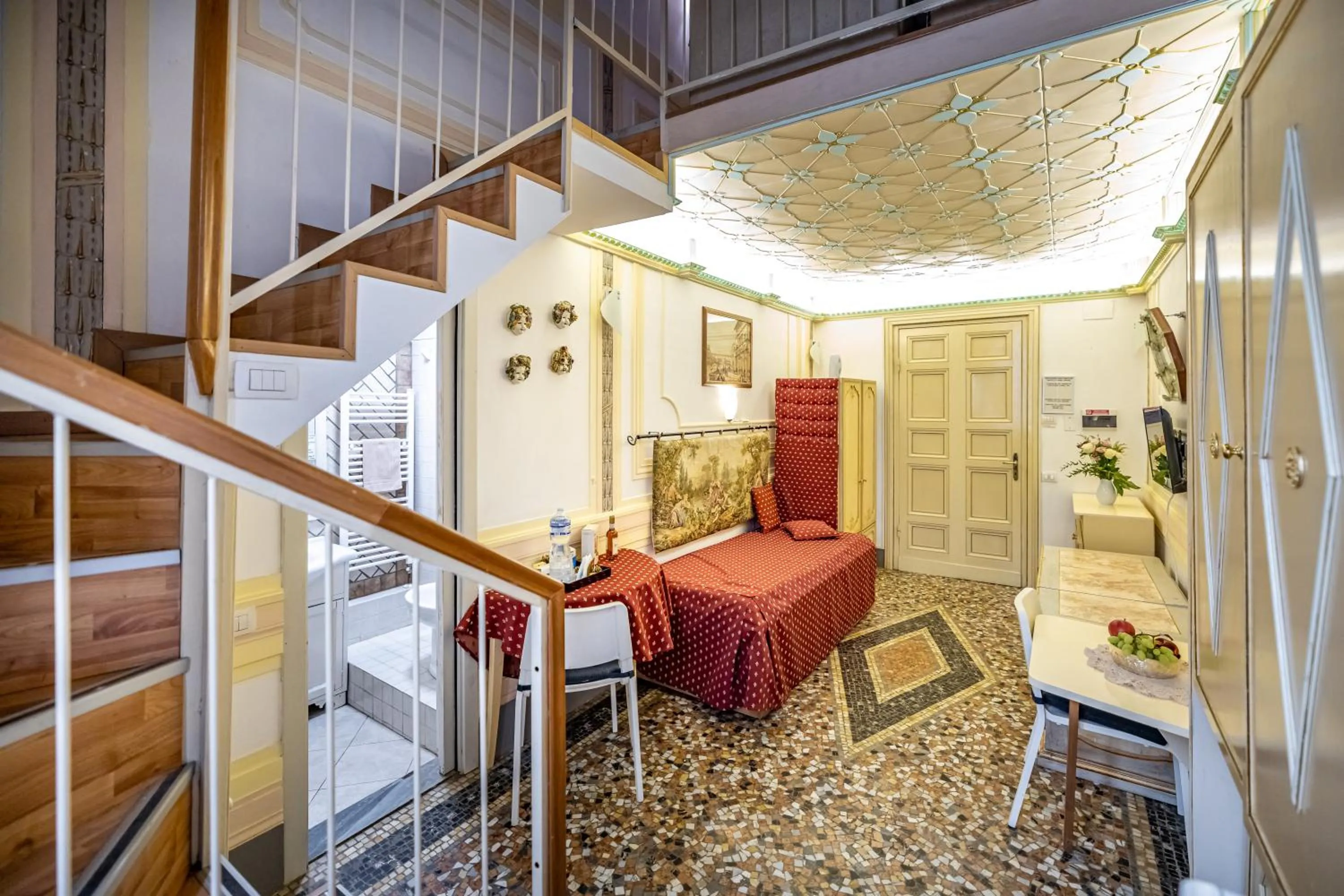 Seating area, Bed in Dei Medici Palace