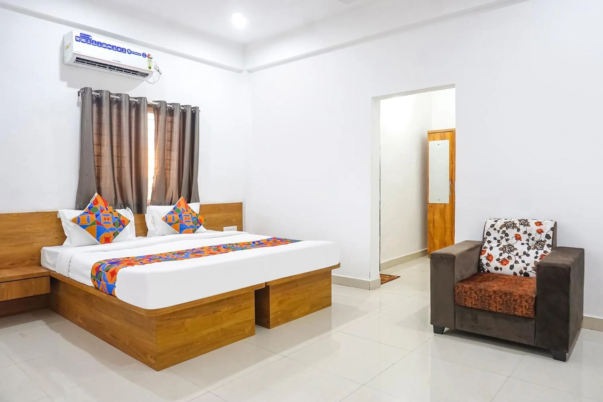 Bed in FabHotel The White House Inn