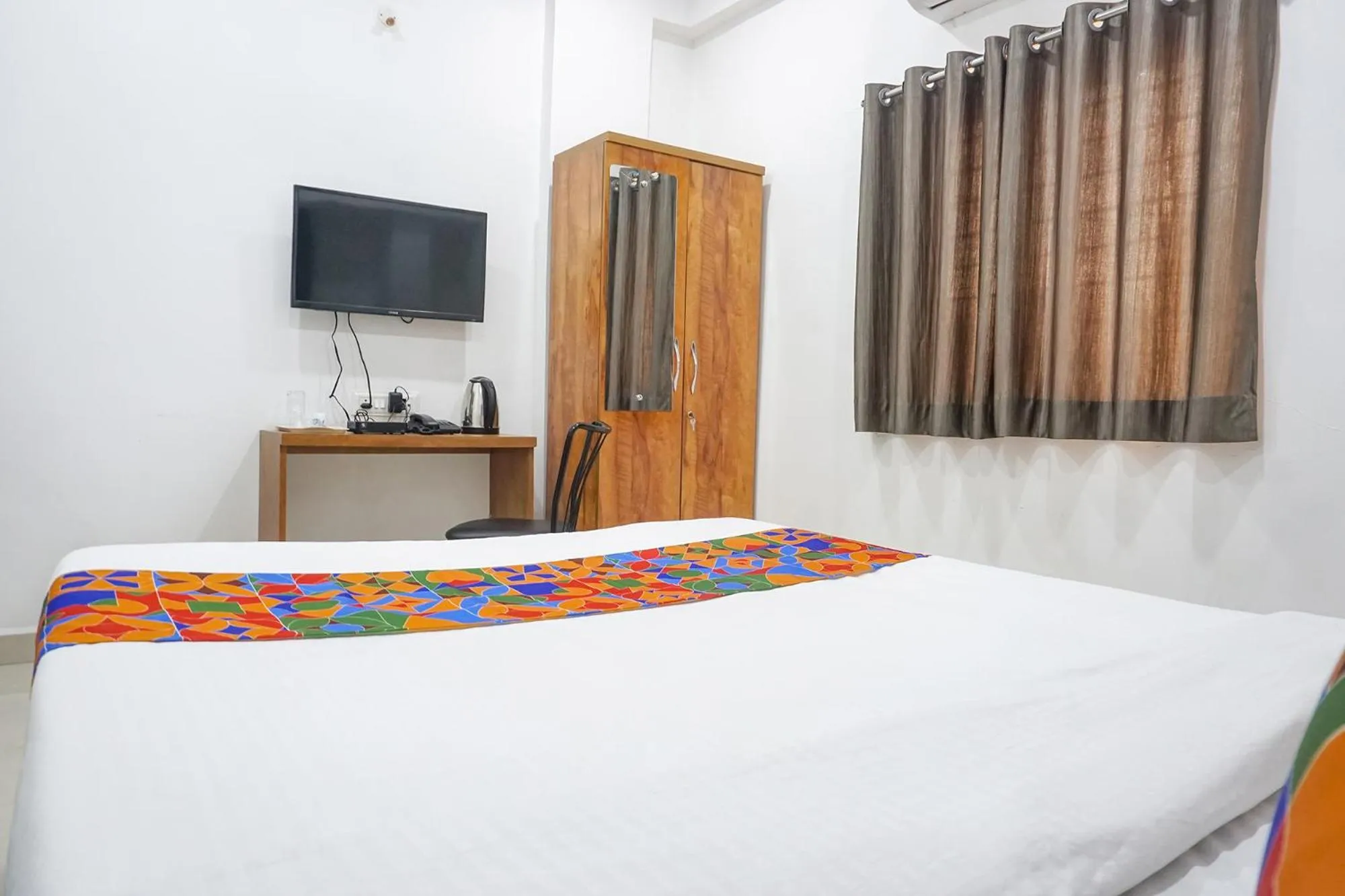 Bed in FabHotel The White House Inn