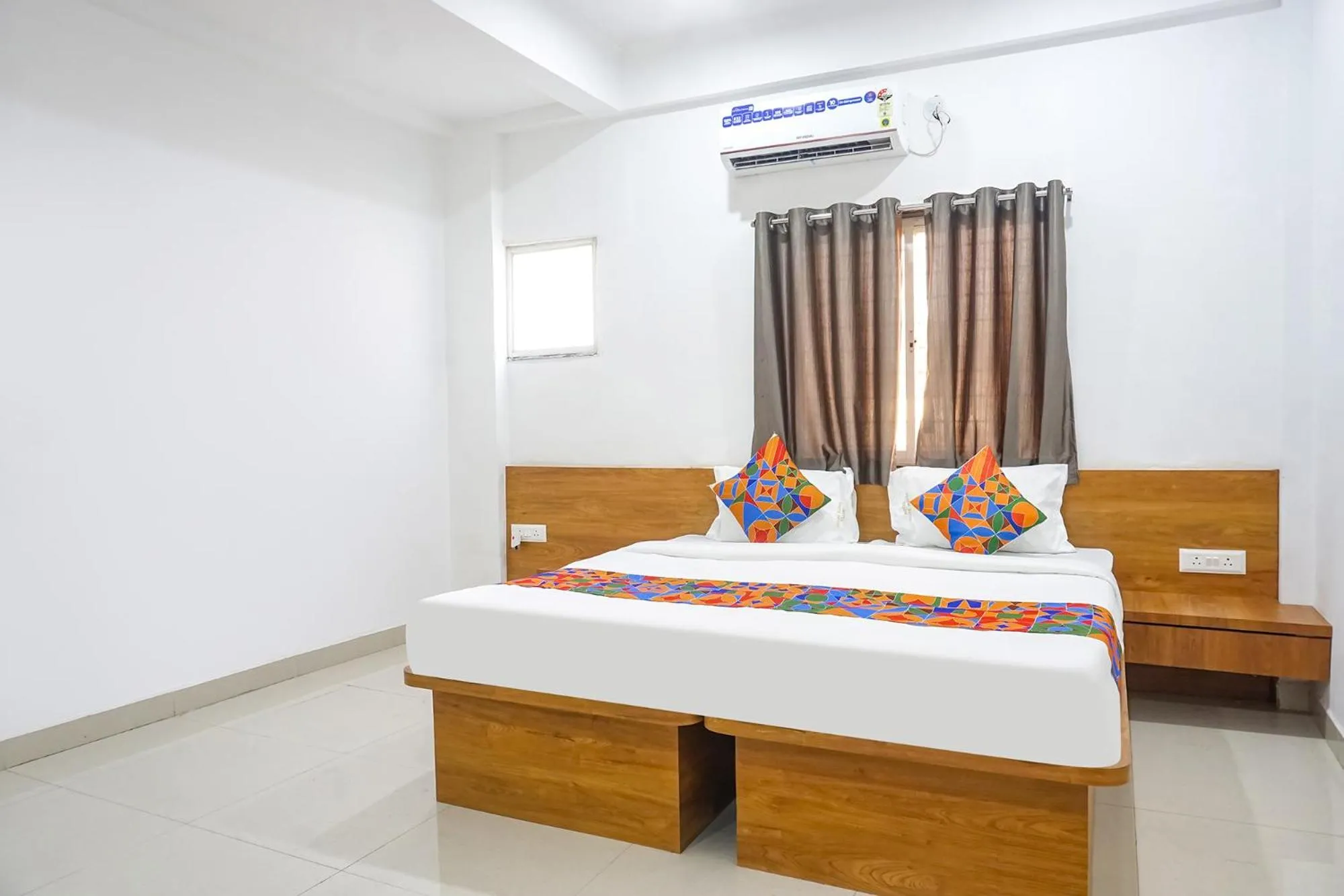 Bed in FabHotel The White House Inn