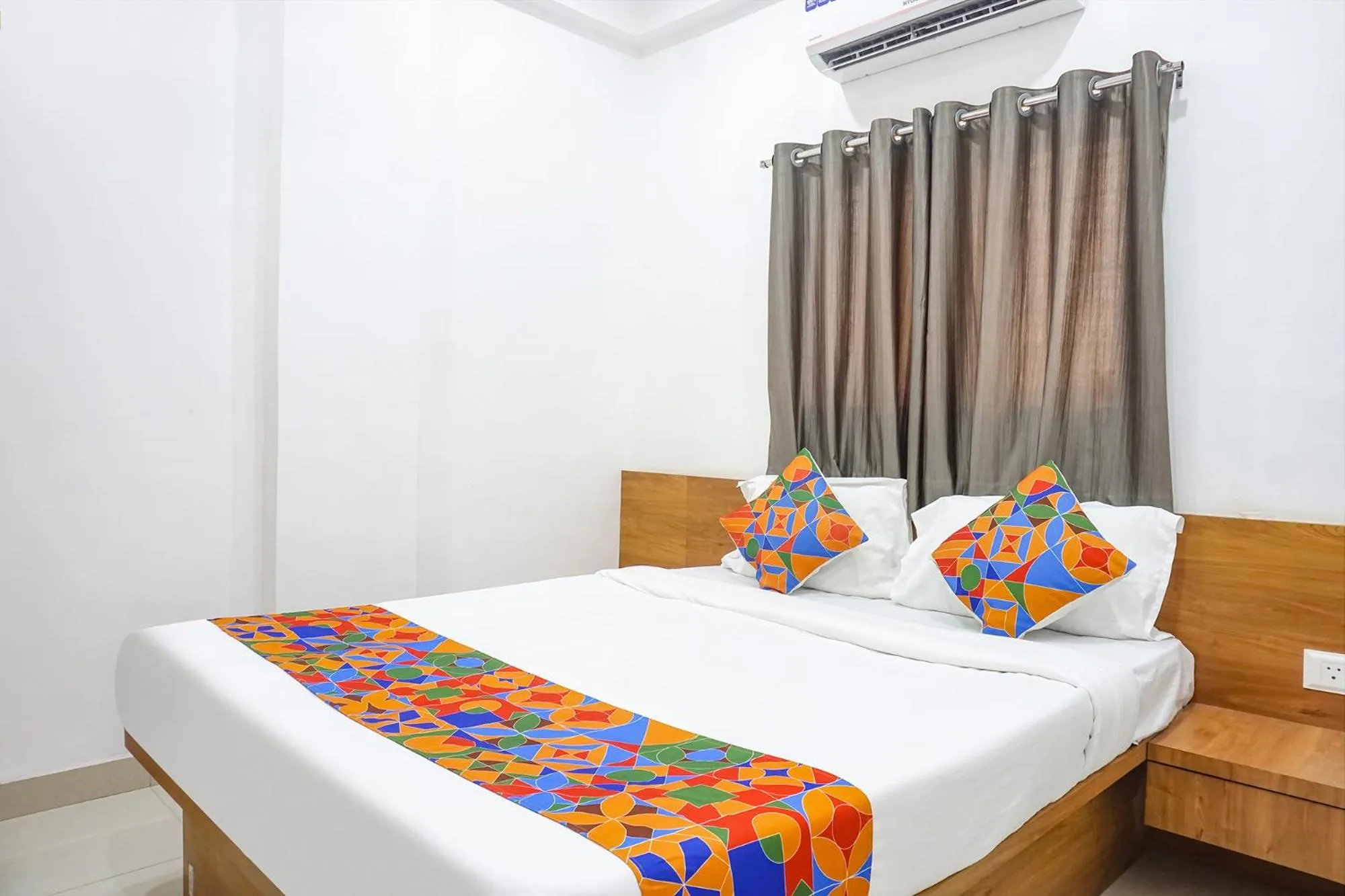 Bed in FabHotel The White House Inn