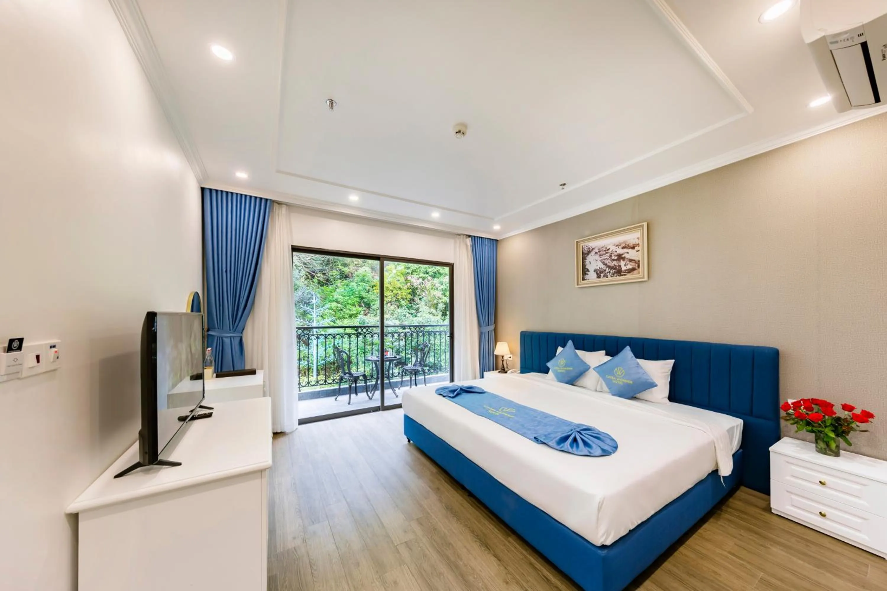 Bed in Cat Ba Wonder Hotel