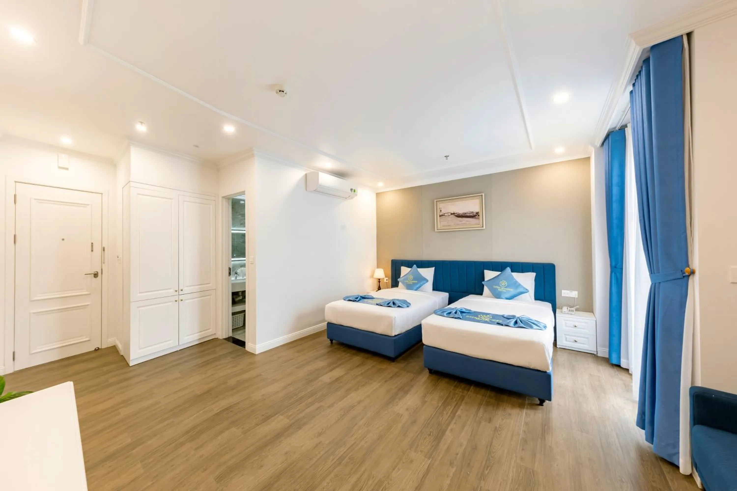 Bed in Cat Ba Wonder Hotel