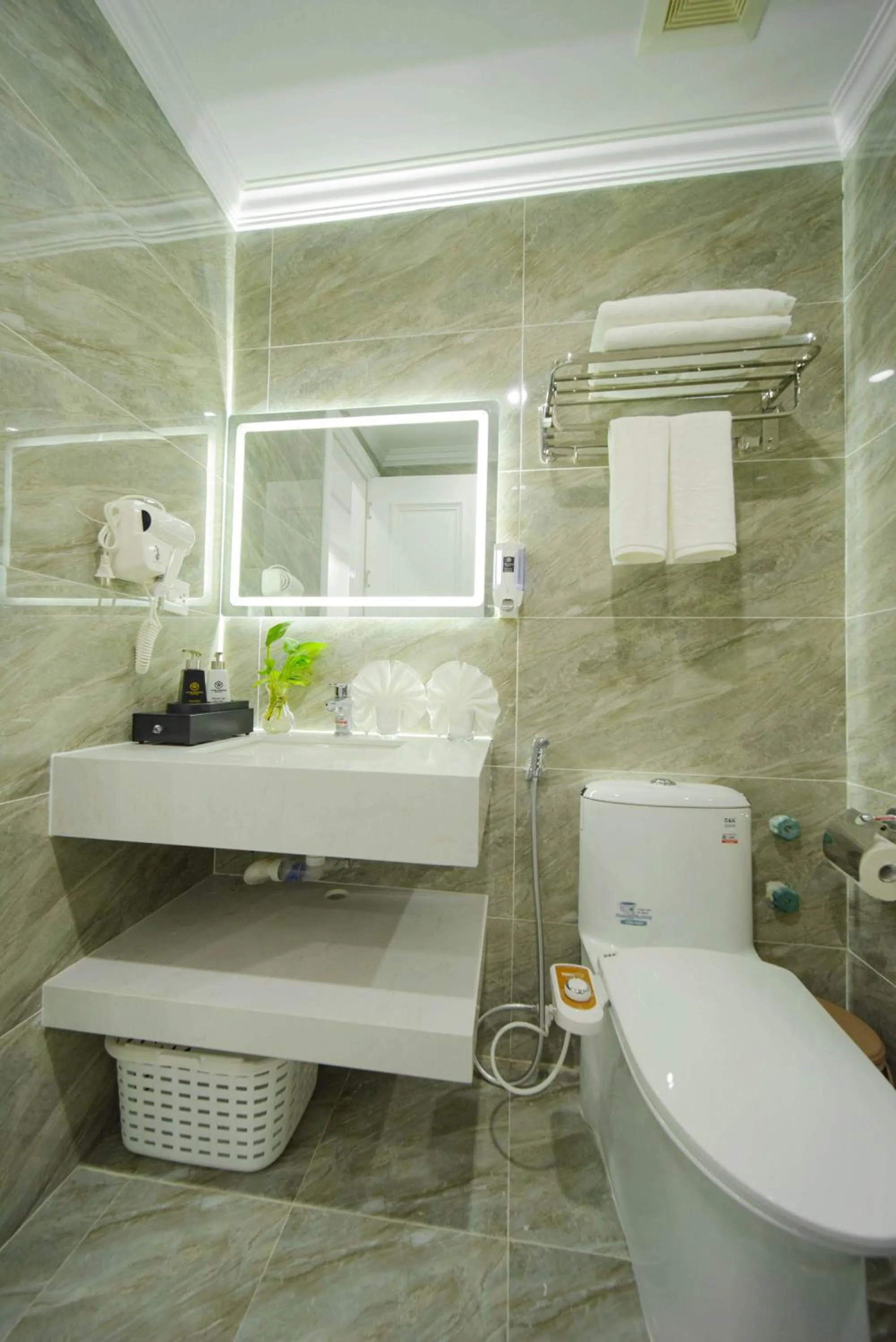 Shower in Cat Ba Wonder Hotel