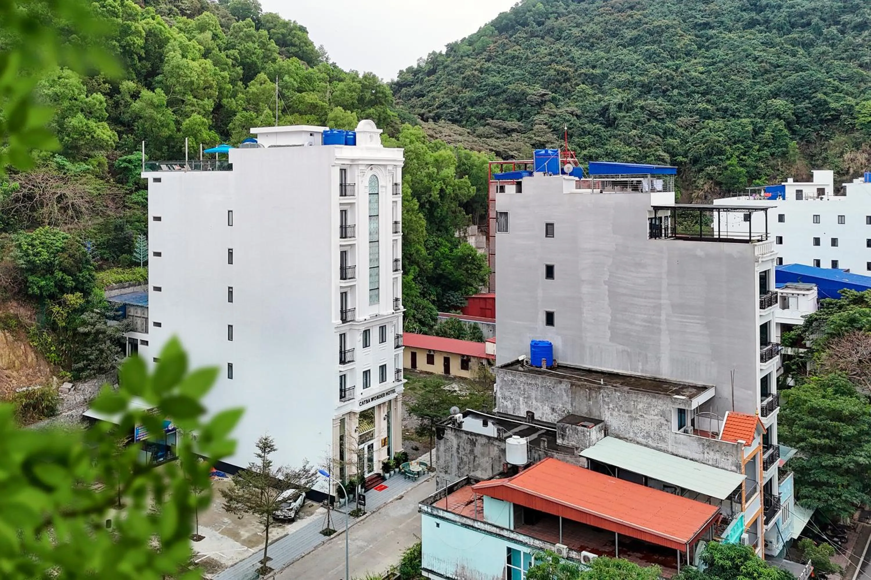 Property building in Cat Ba Wonder Hotel