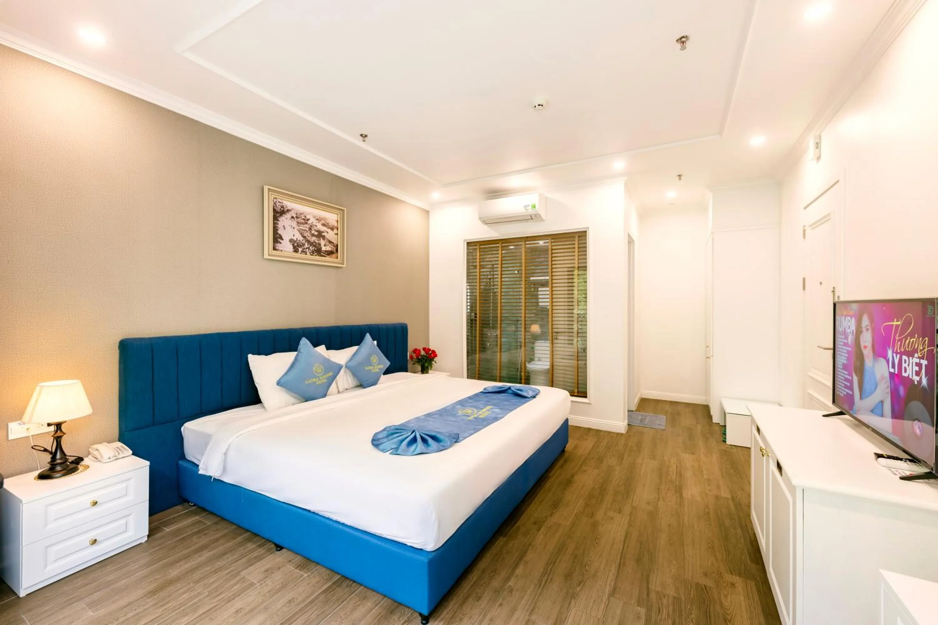 Bed in Cat Ba Wonder Hotel