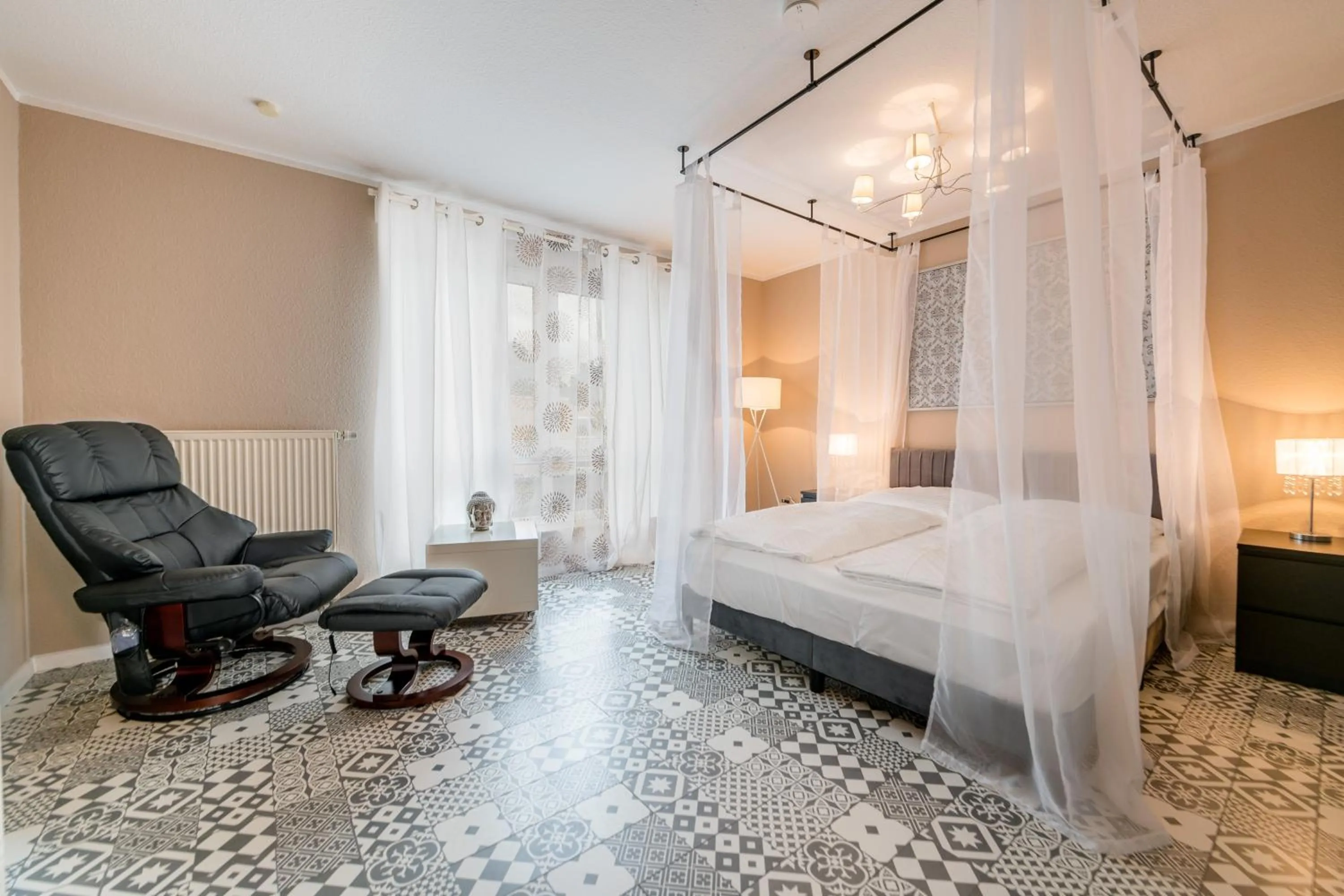 Photo of the whole room, Bed in Aparthotel Alma Bonn