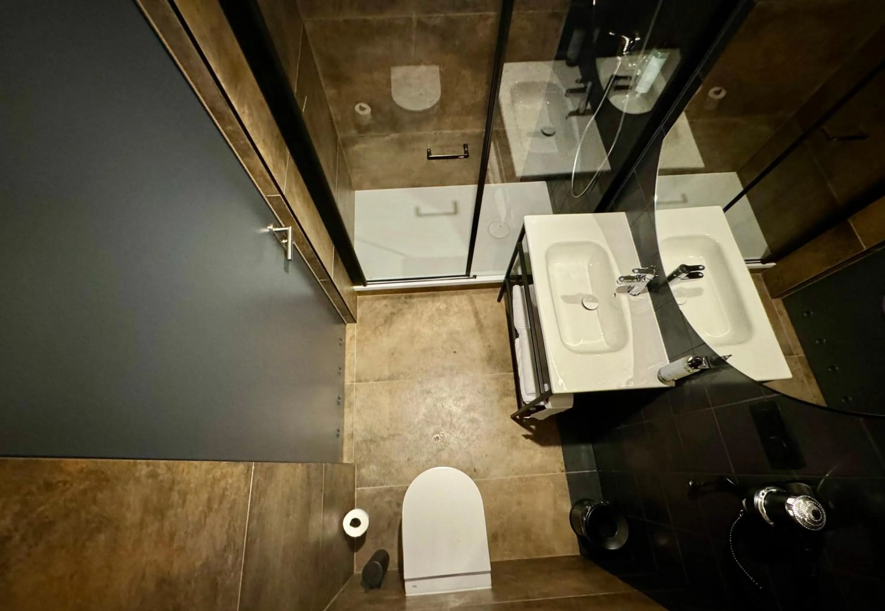 Shower in Hotel ARCHE Fabryka Samolotów w Mielnie