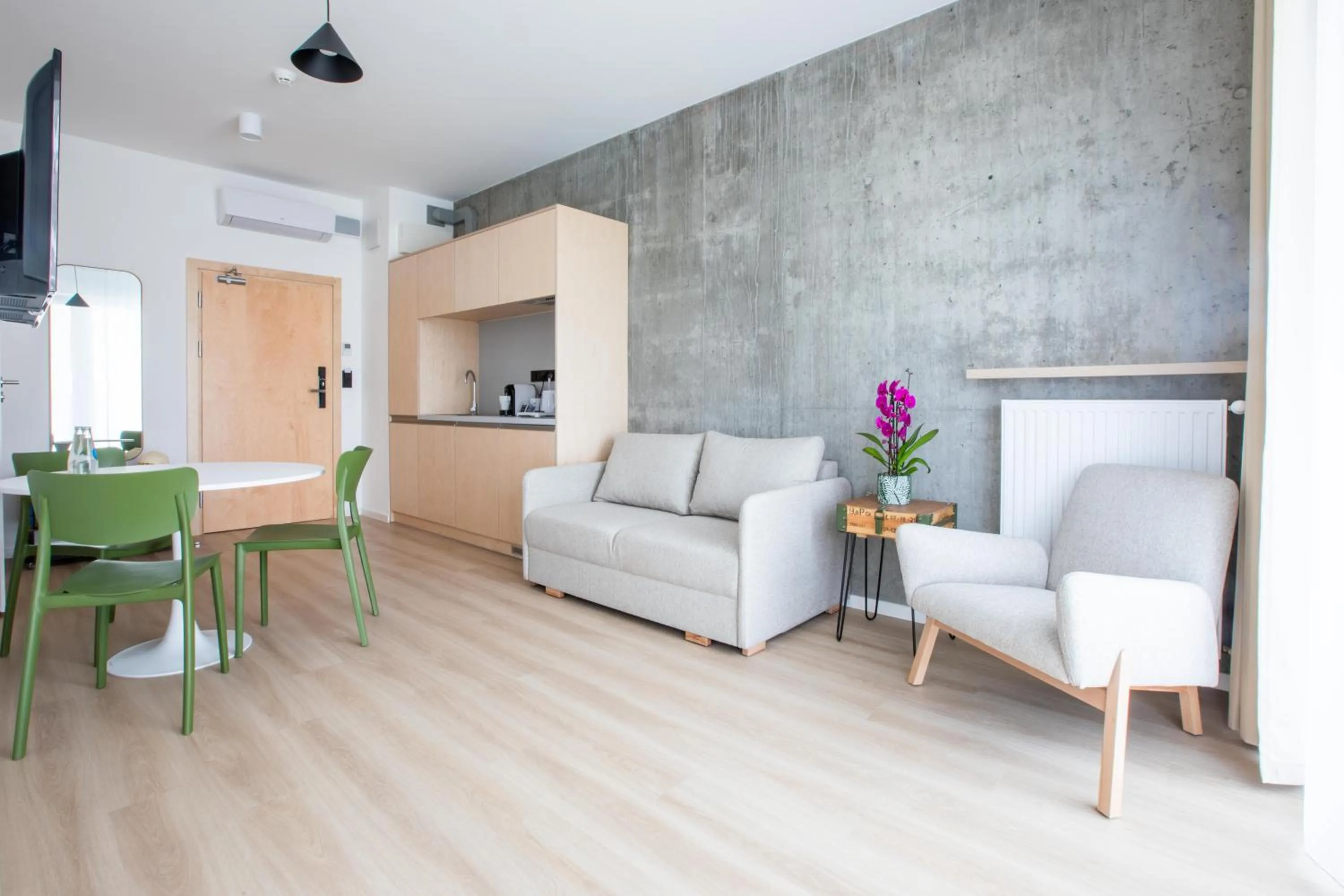 Kitchen or kitchenette in Hotel ARCHE Fabryka Samolotów w Mielnie