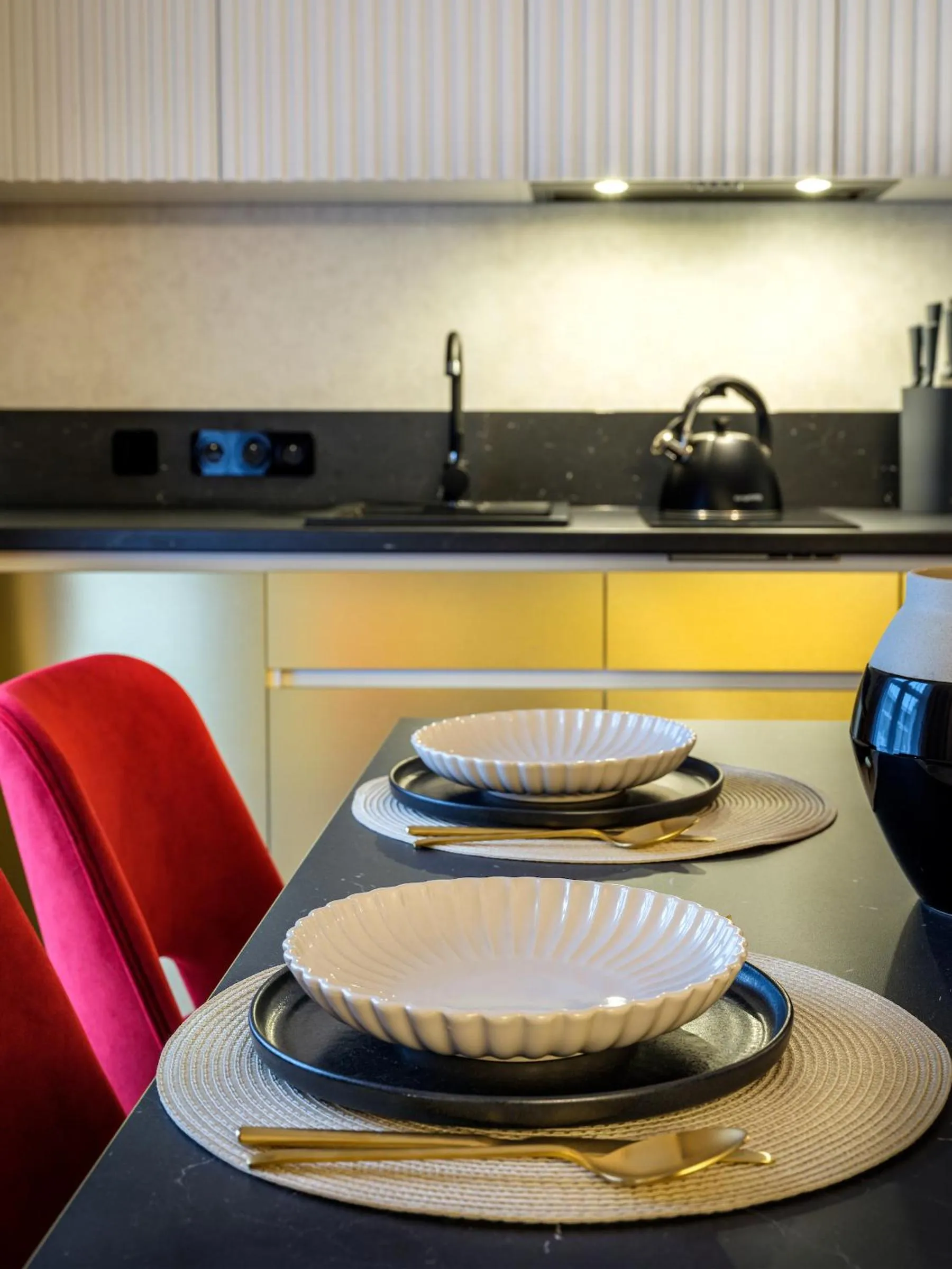 Golden Queen Deluxe Jacuzzi Apartments - Old Town