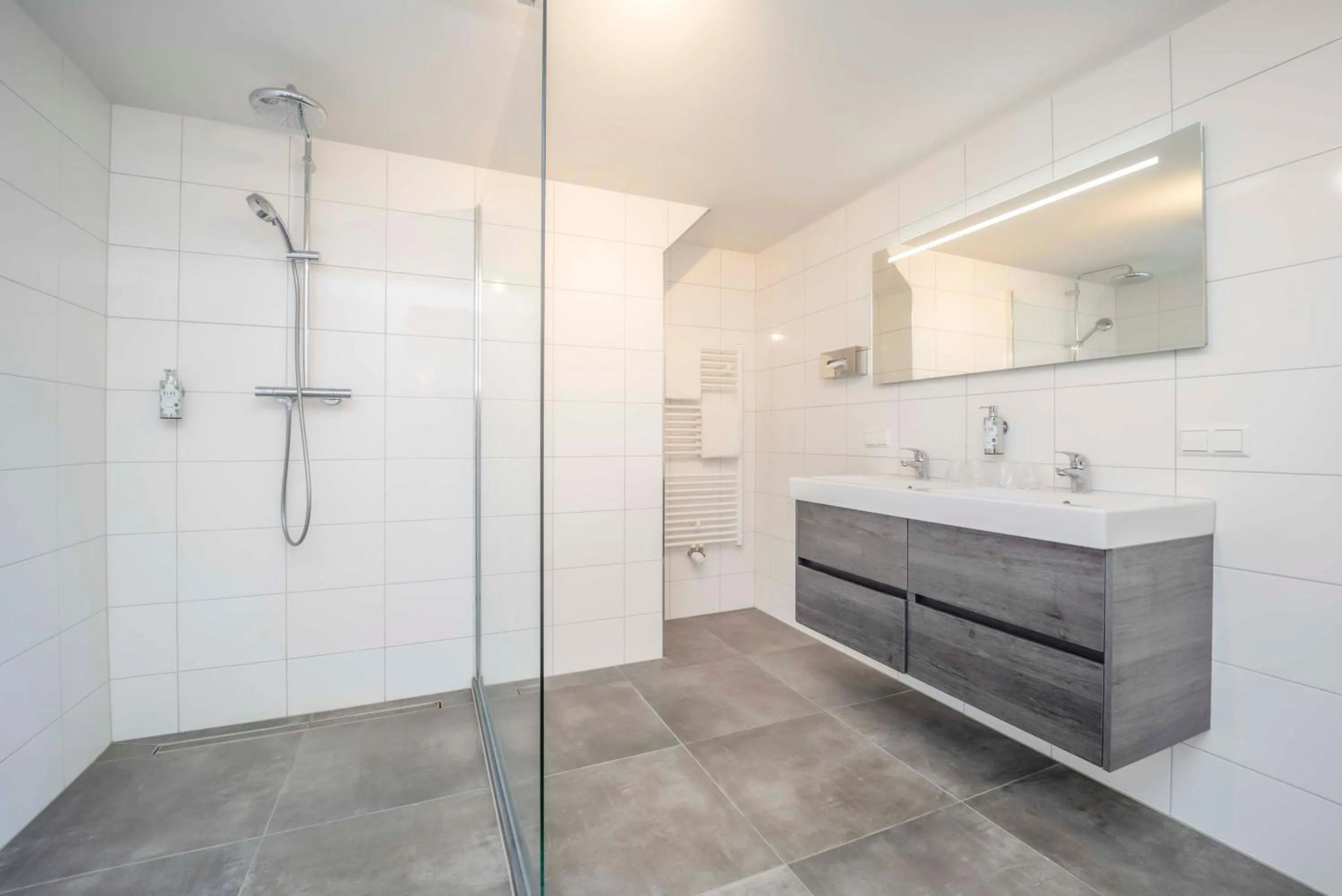 Bathroom in Fletcher Hotel-Restaurant Waalwijk