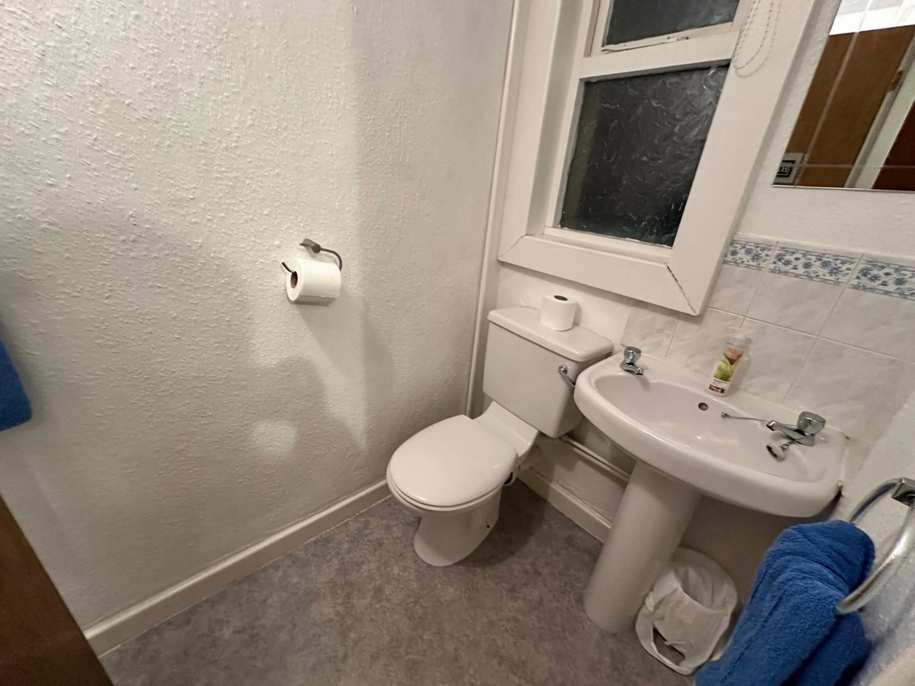 Bathroom in Alondra Hotel