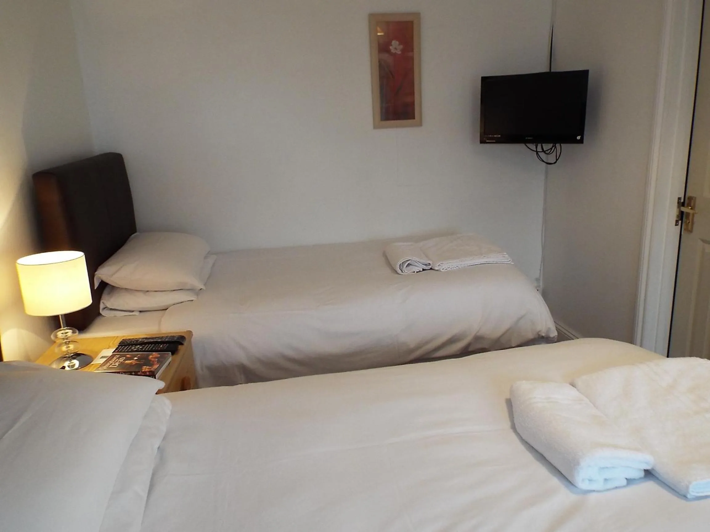 Photo of the whole room, Bed in Mount Lavinia