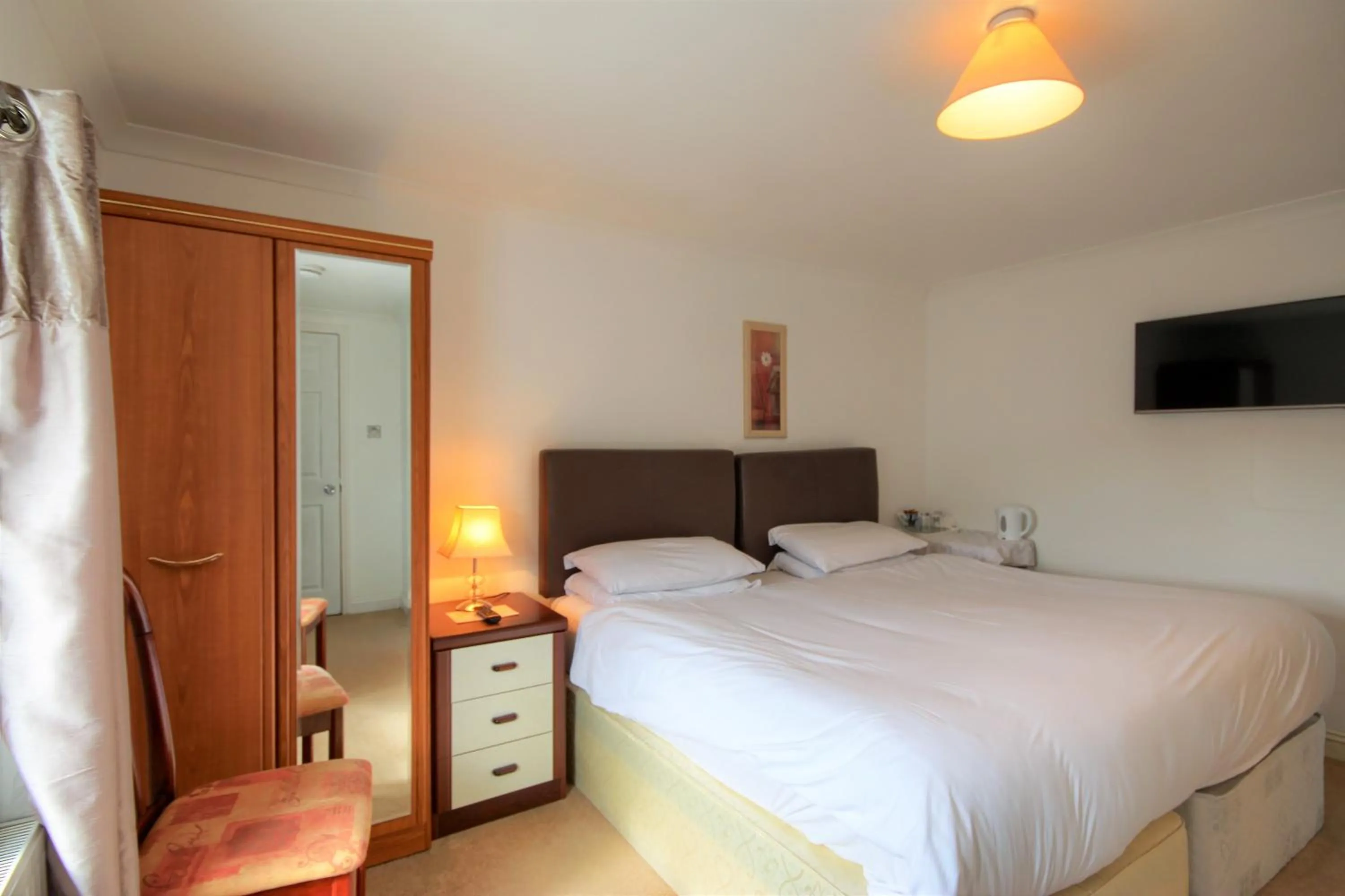 Photo of the whole room, Bed in Mount Lavinia