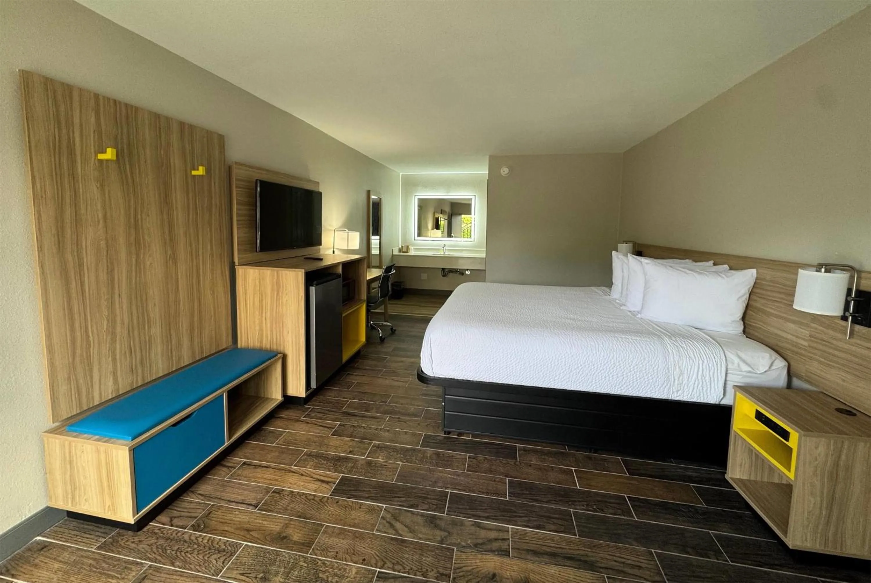 Photo of the whole room, Bed in Travelodge by Wyndham Gainesville