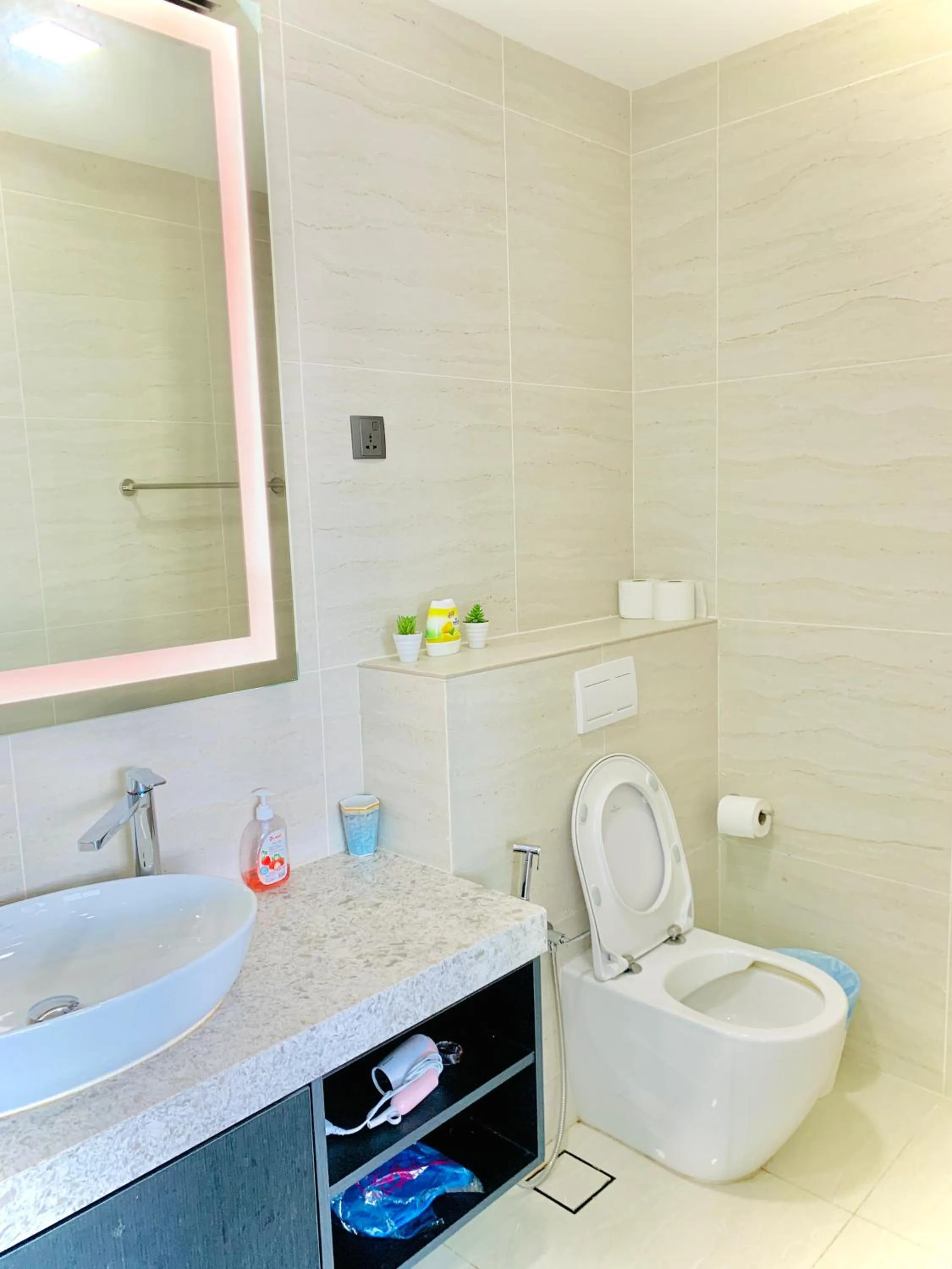 Toilet in Star KLCC by Arman