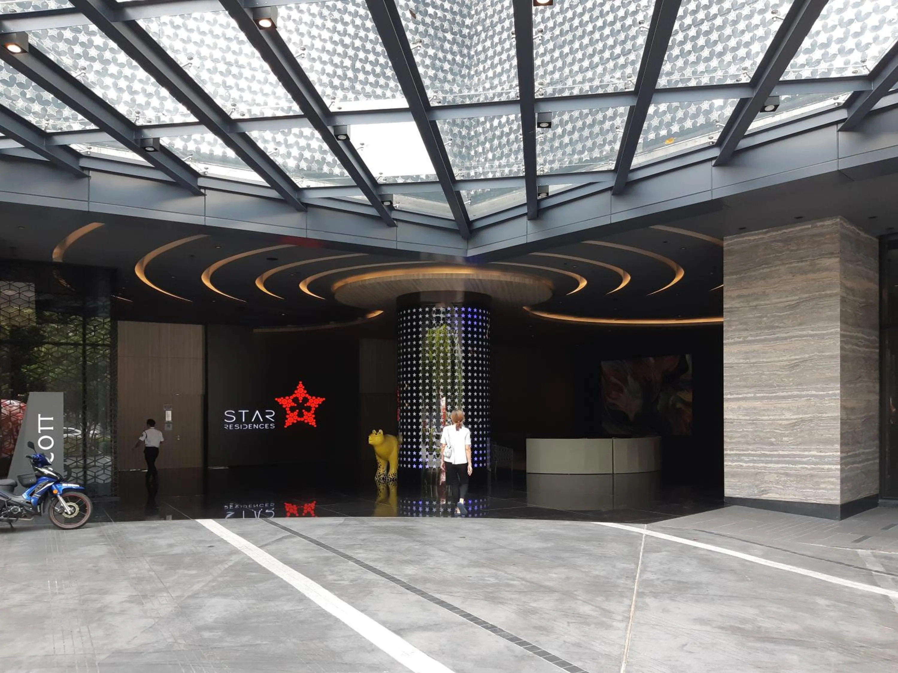Facade/entrance in Star KLCC by Arman