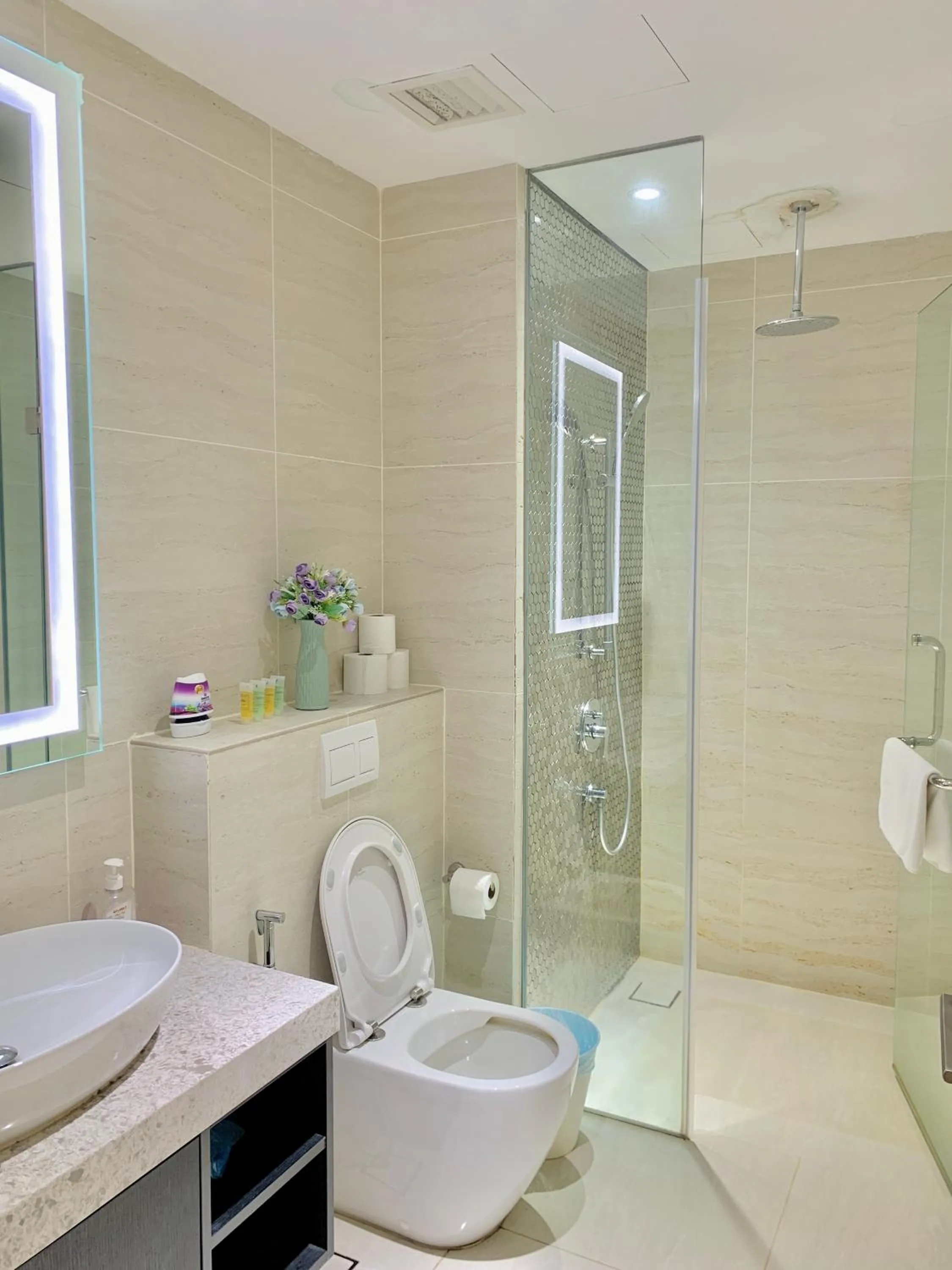 Shower in Star KLCC by Arman