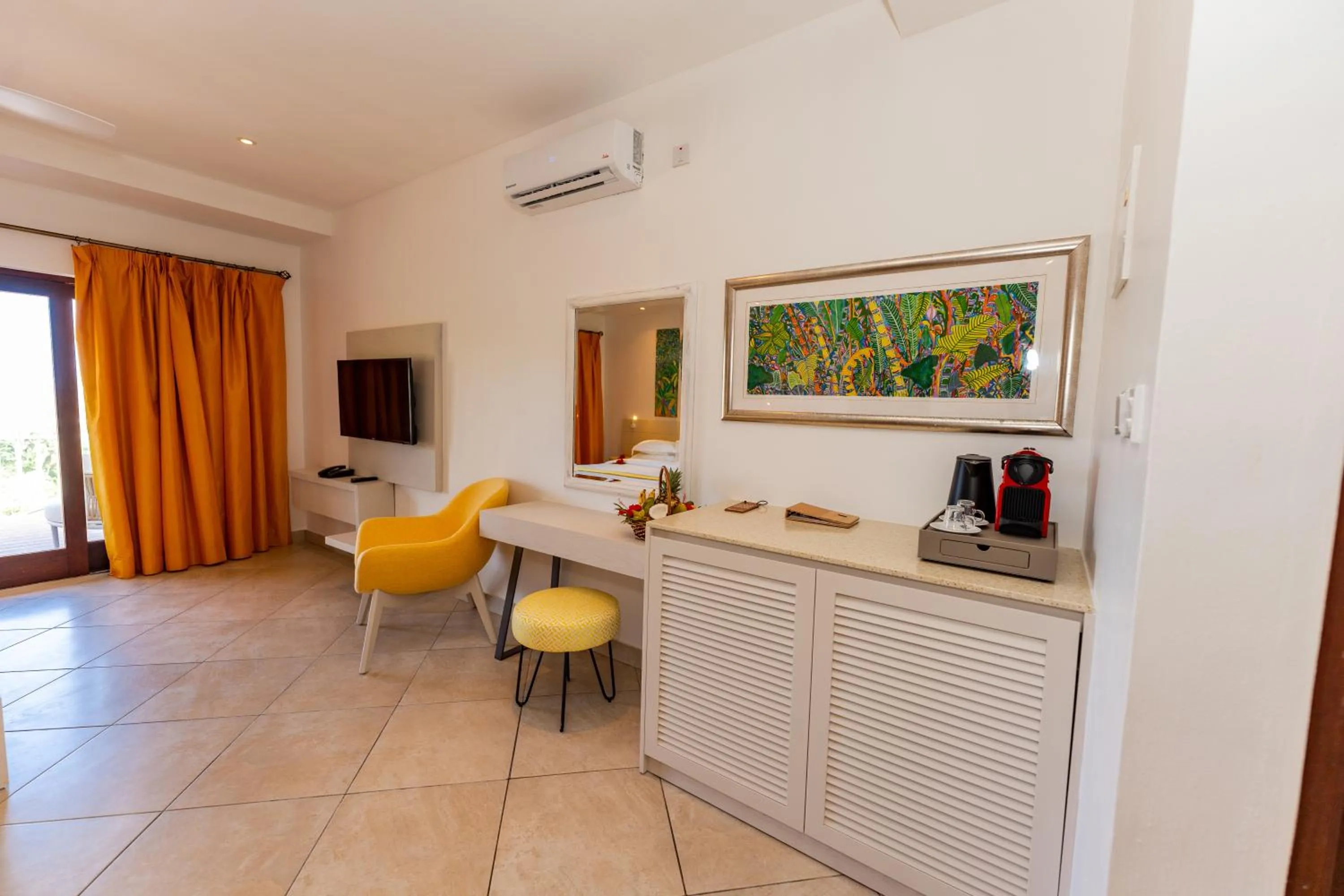 TV and multimedia in Valmer Resort and Spa