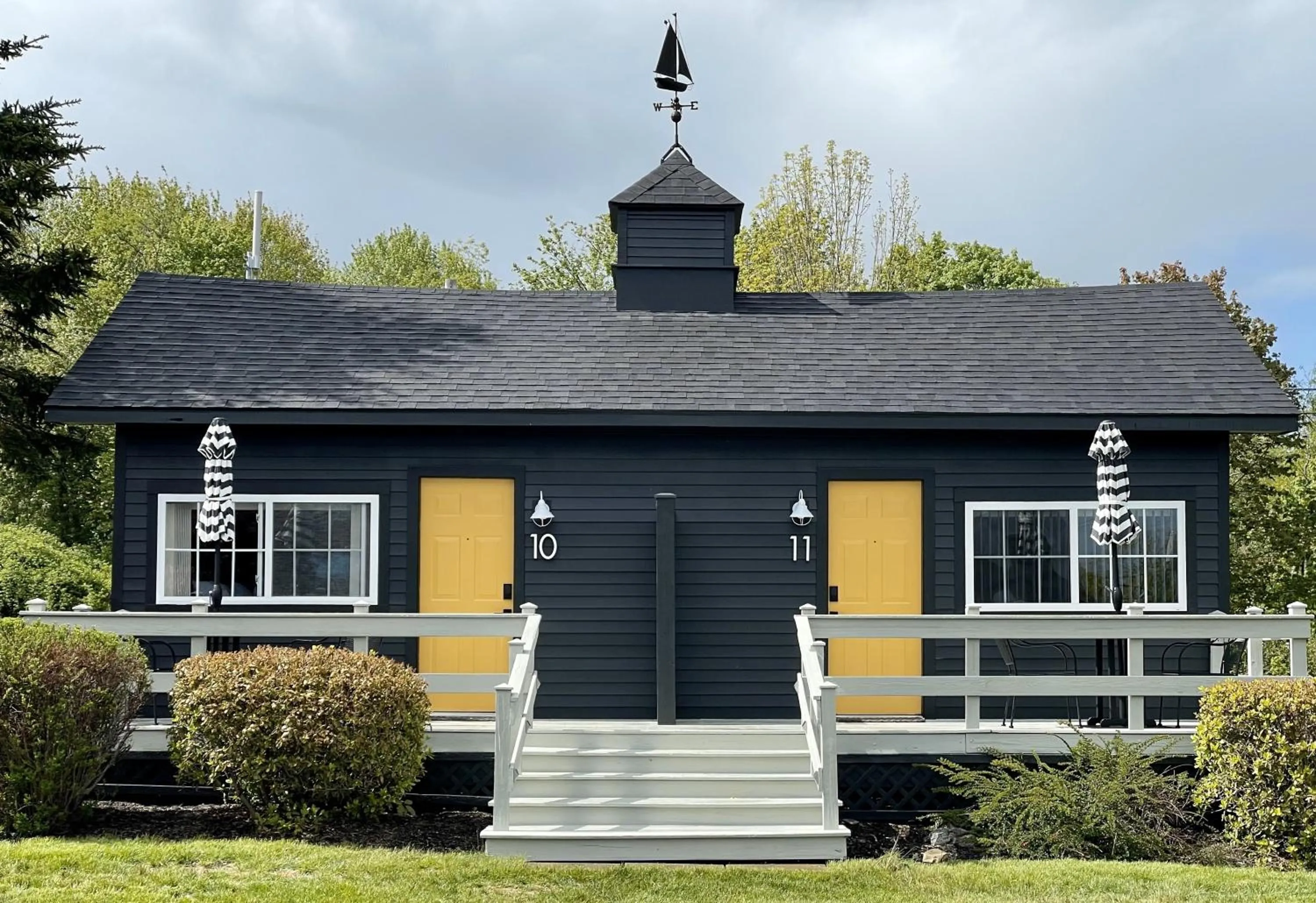 Property building in Seascape Motel & Cottages