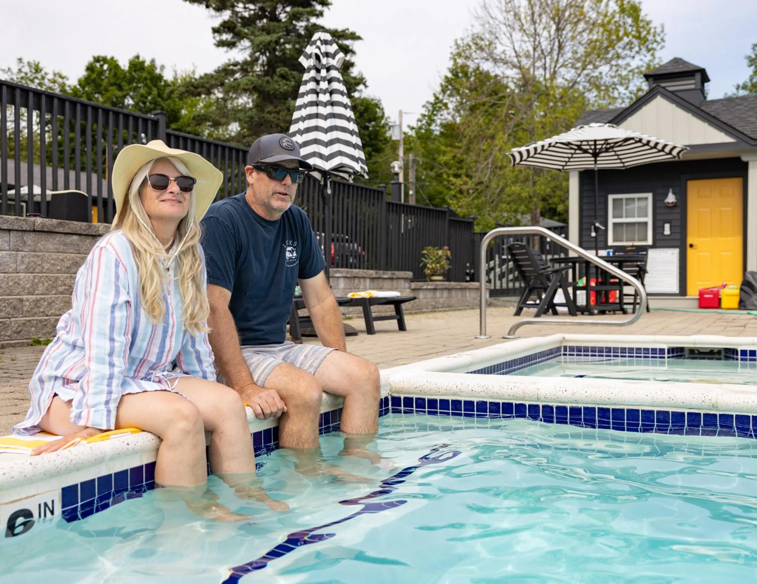 Seascape Motel & Cottages