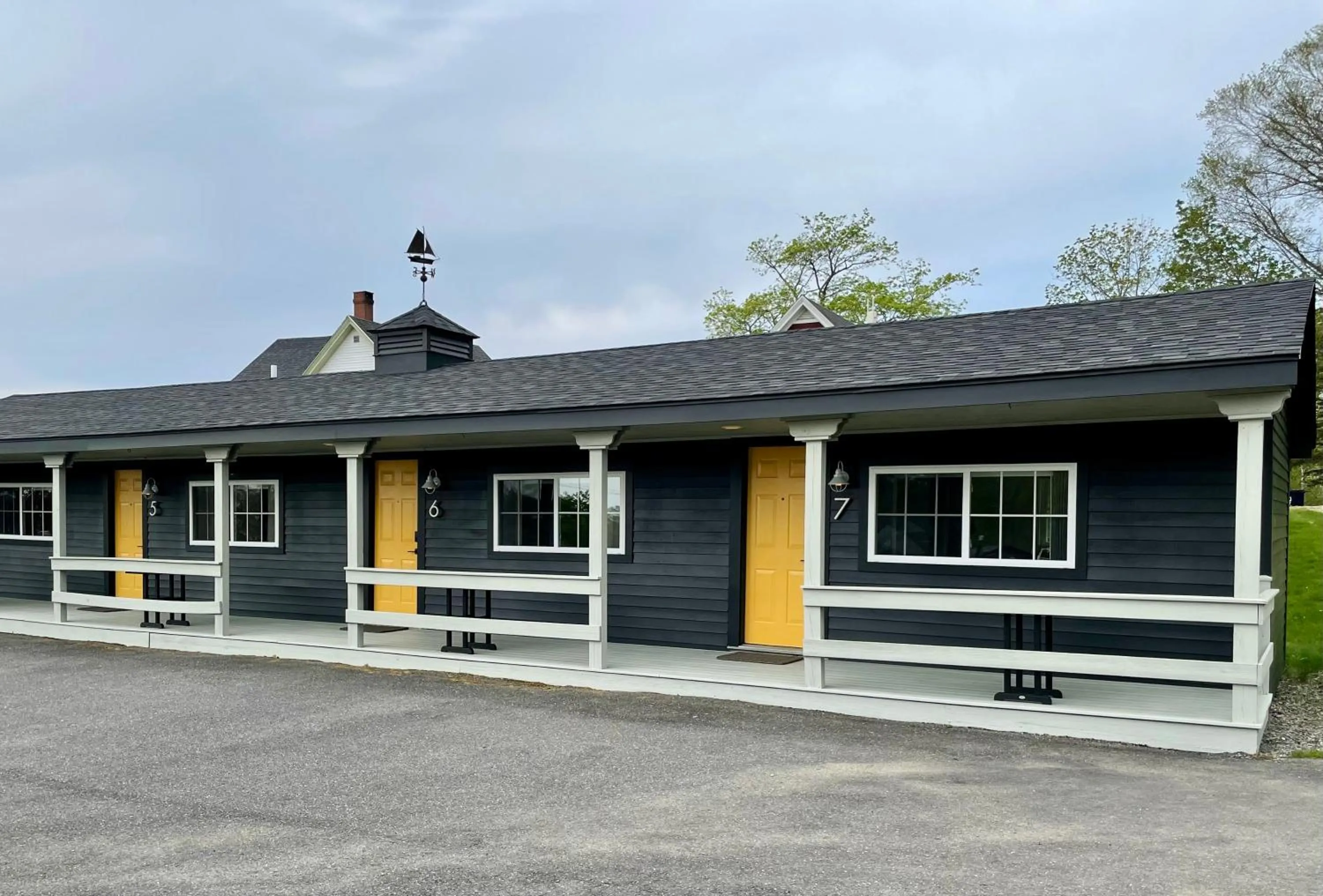 Property building in Seascape Motel & Cottages