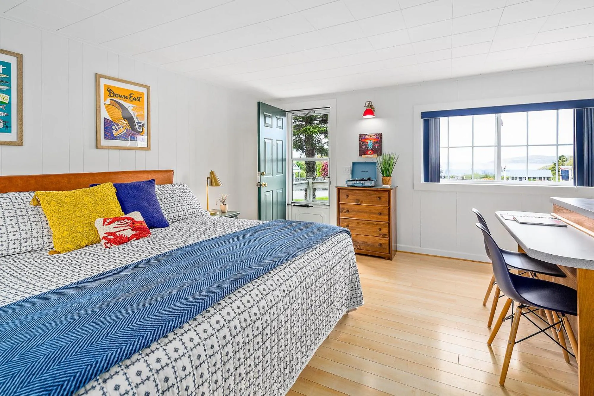 Dining area, Bed in Seascape Motel & Cottages