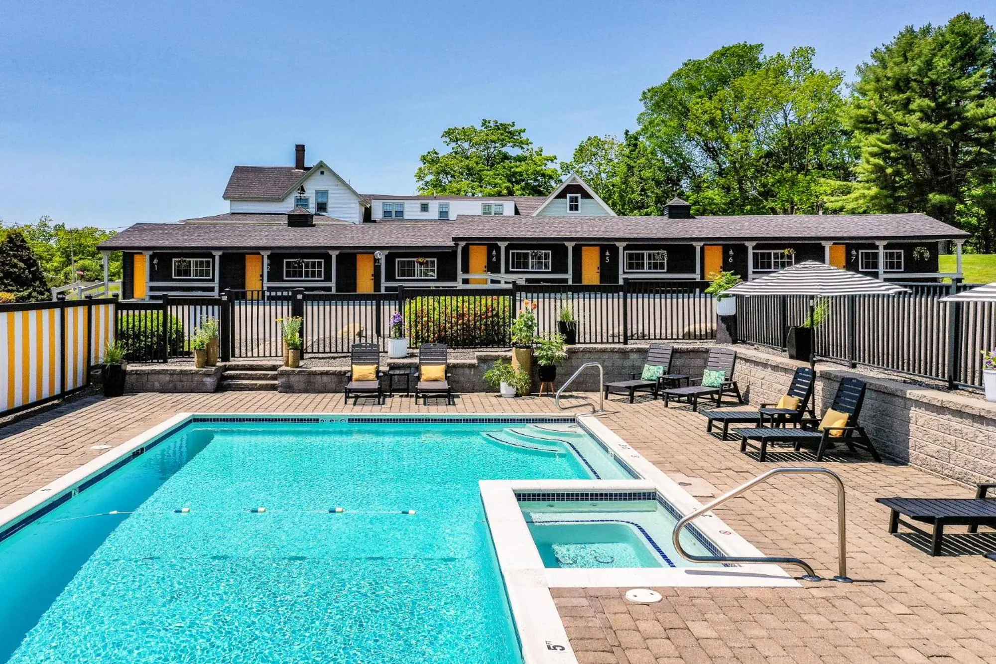 Property building in Seascape Motel & Cottages