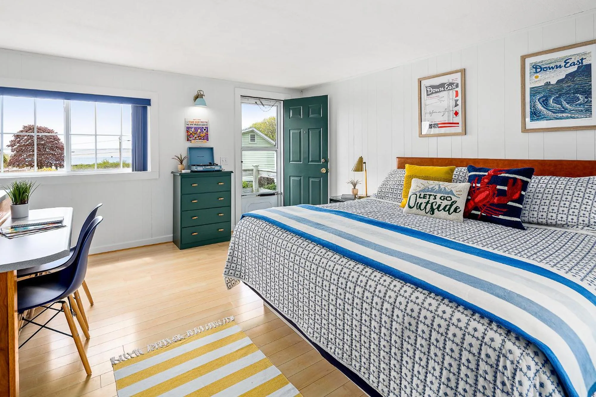 Dining area, Bed in Seascape Motel & Cottages