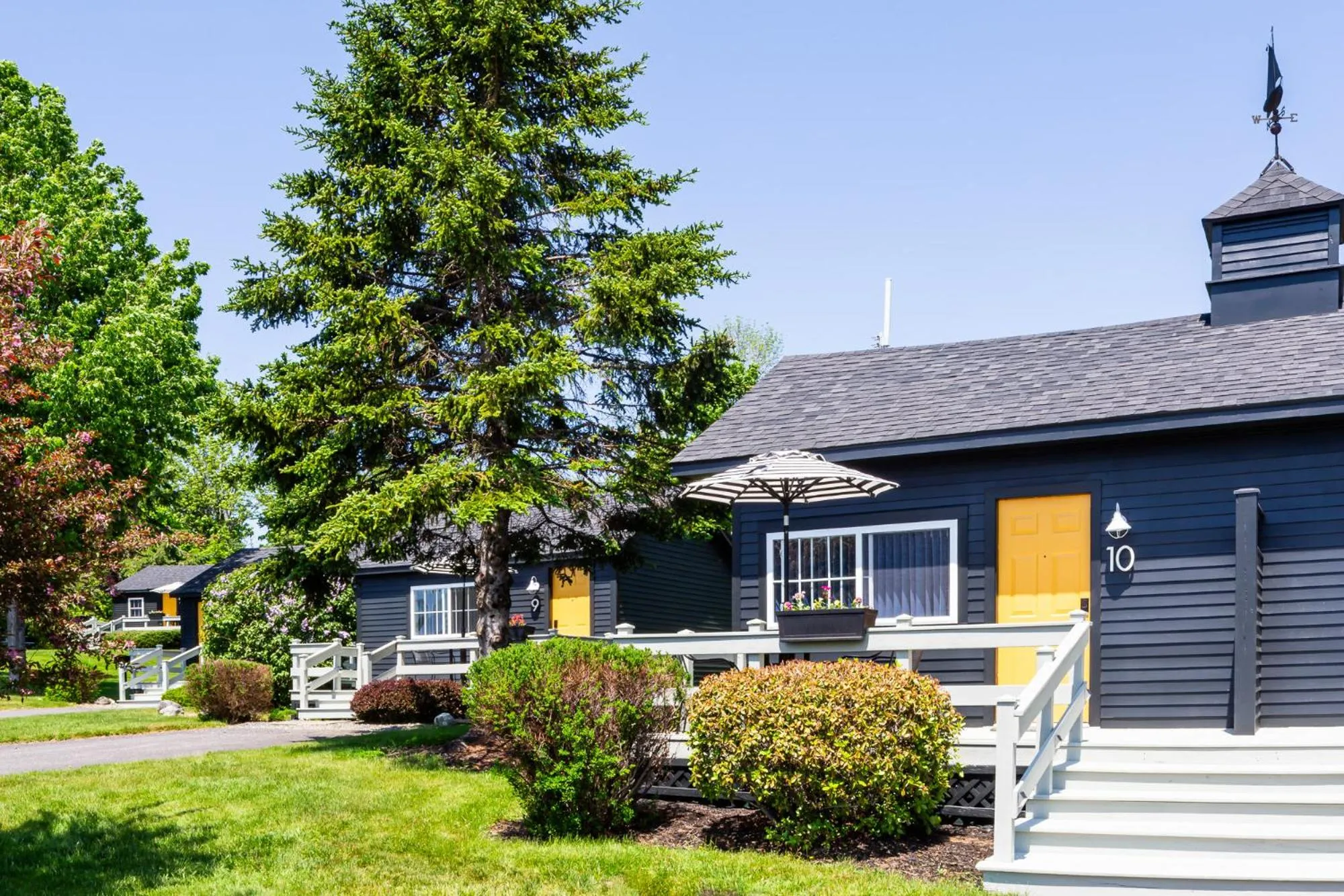 Property building in Seascape Motel & Cottages